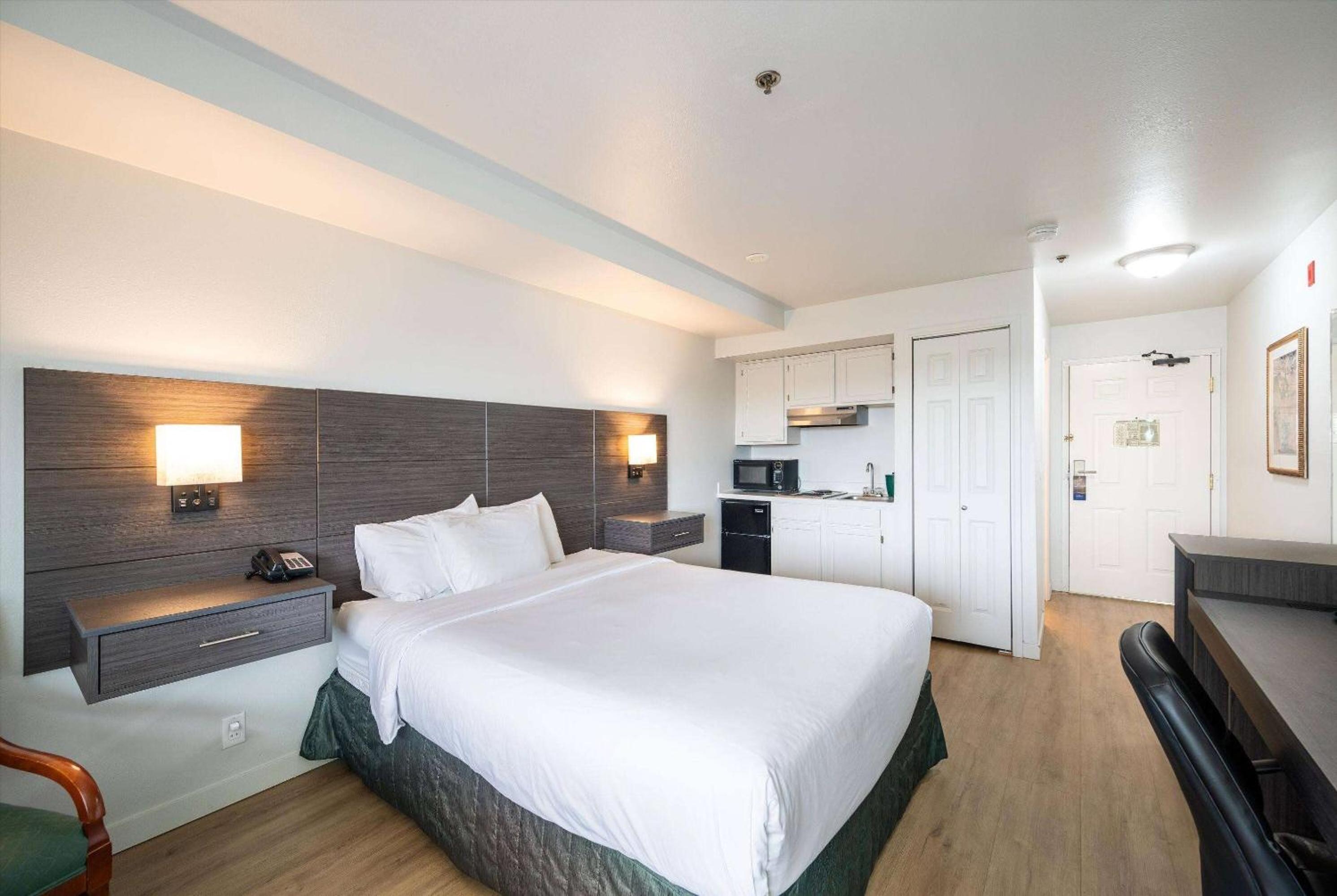 King Studio Suite - Non-Smoking - Photo 1