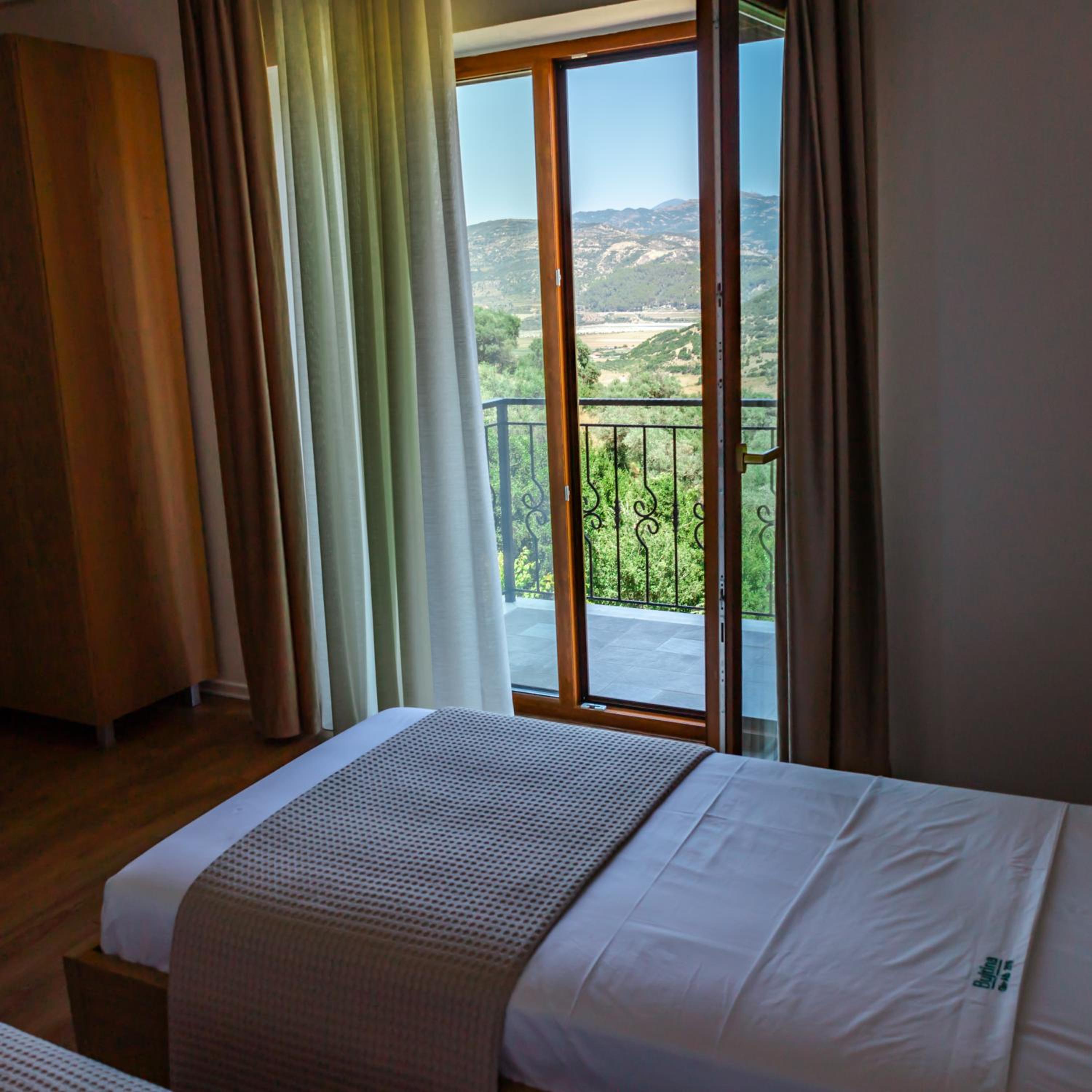 Deluxe Twin Room with Balcony Valley and Mountain View photo 1