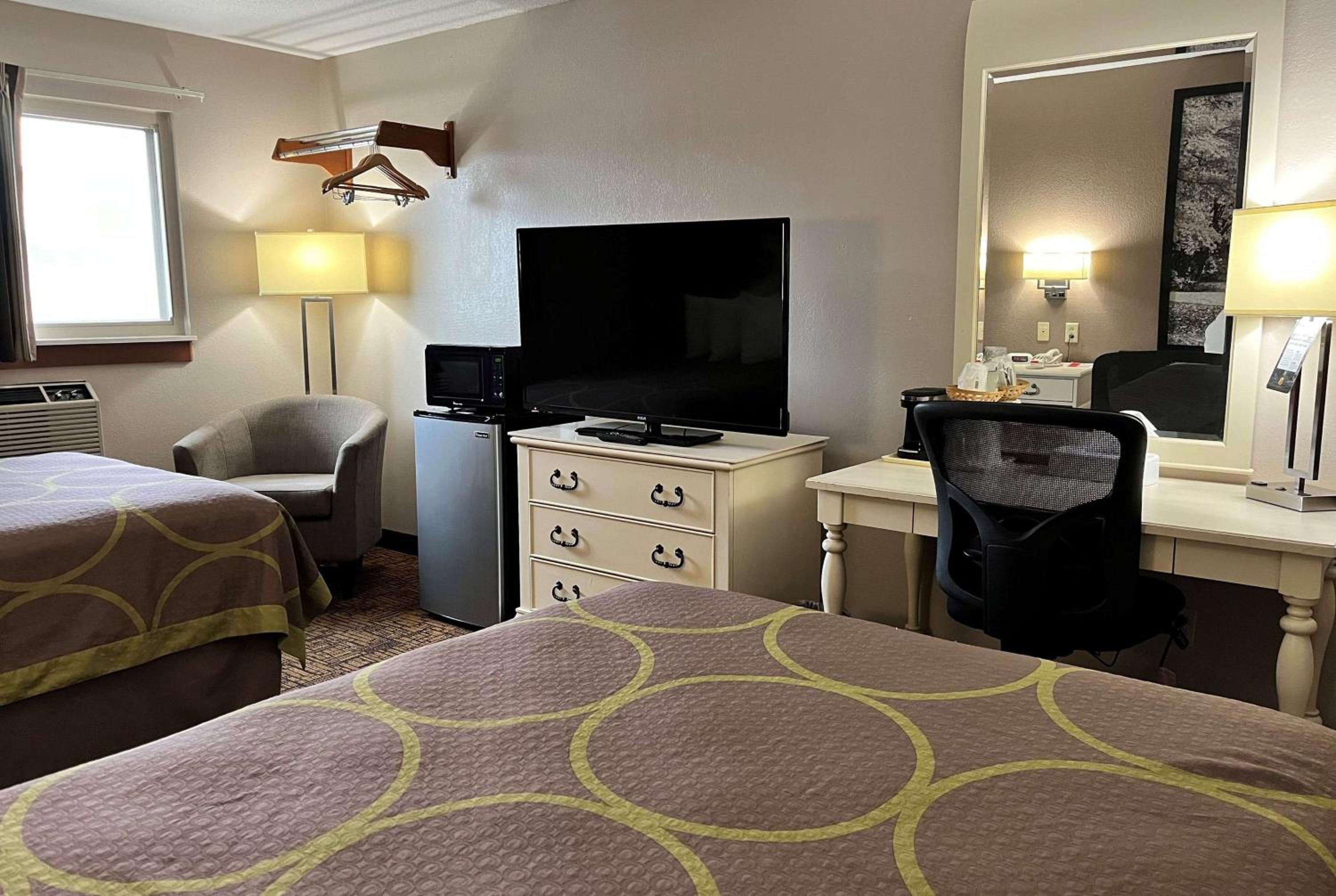 Double Room with Two Double Beds - Non-Smoking - Photo 4