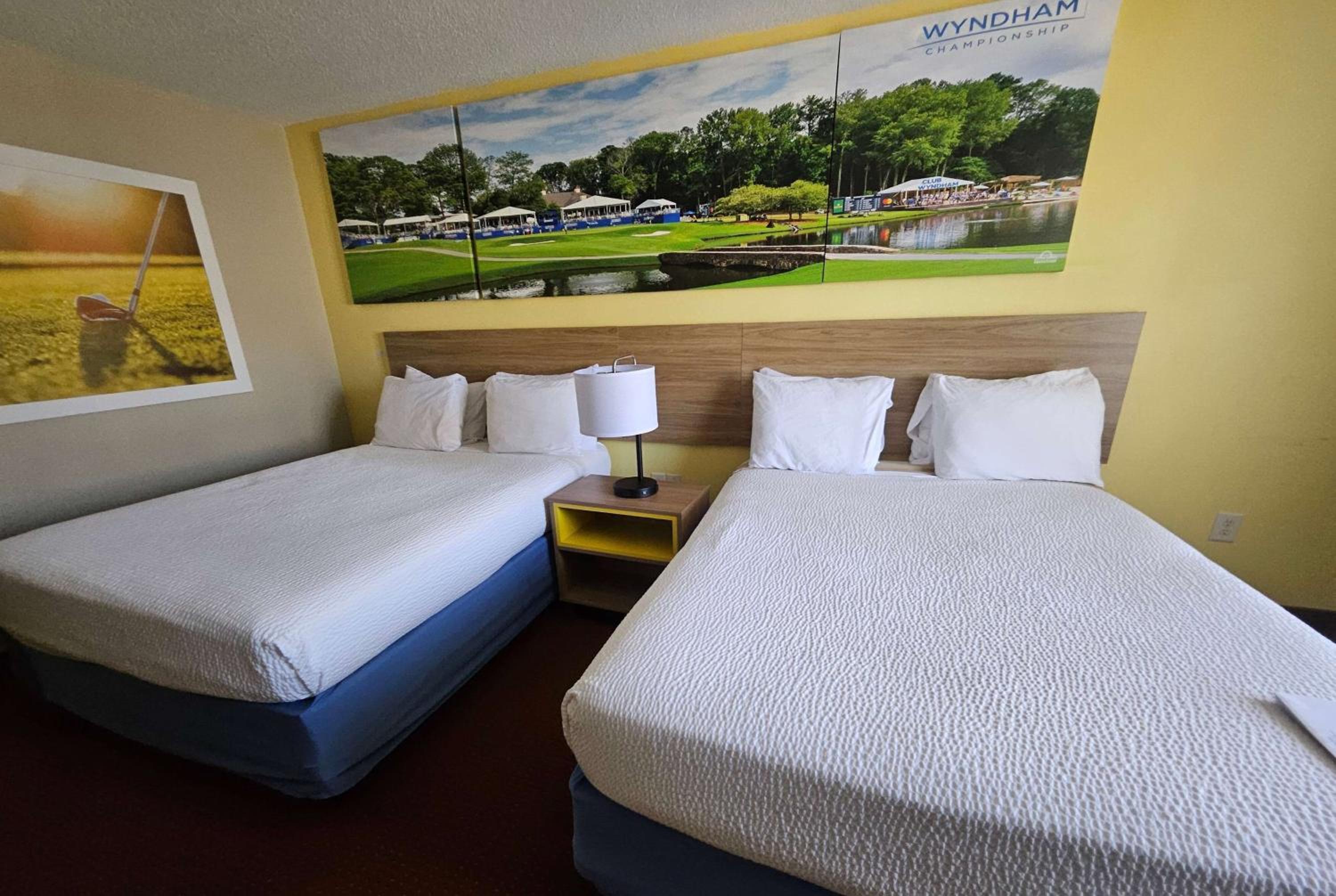 Queen Room with Two Queen Beds - Non-Smoking - Photo 1