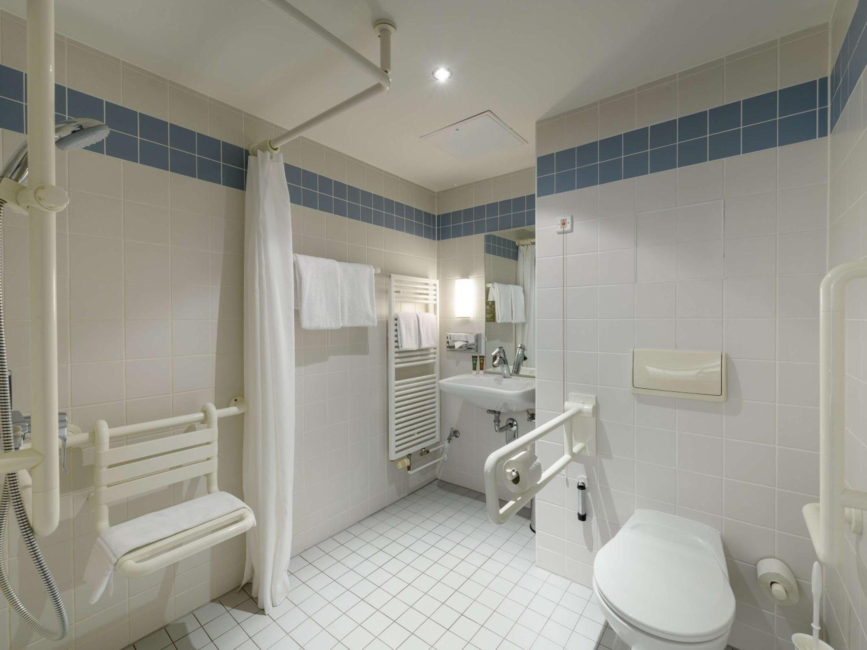 Standard Suite with Double Bed and Sofa Bed photo 3