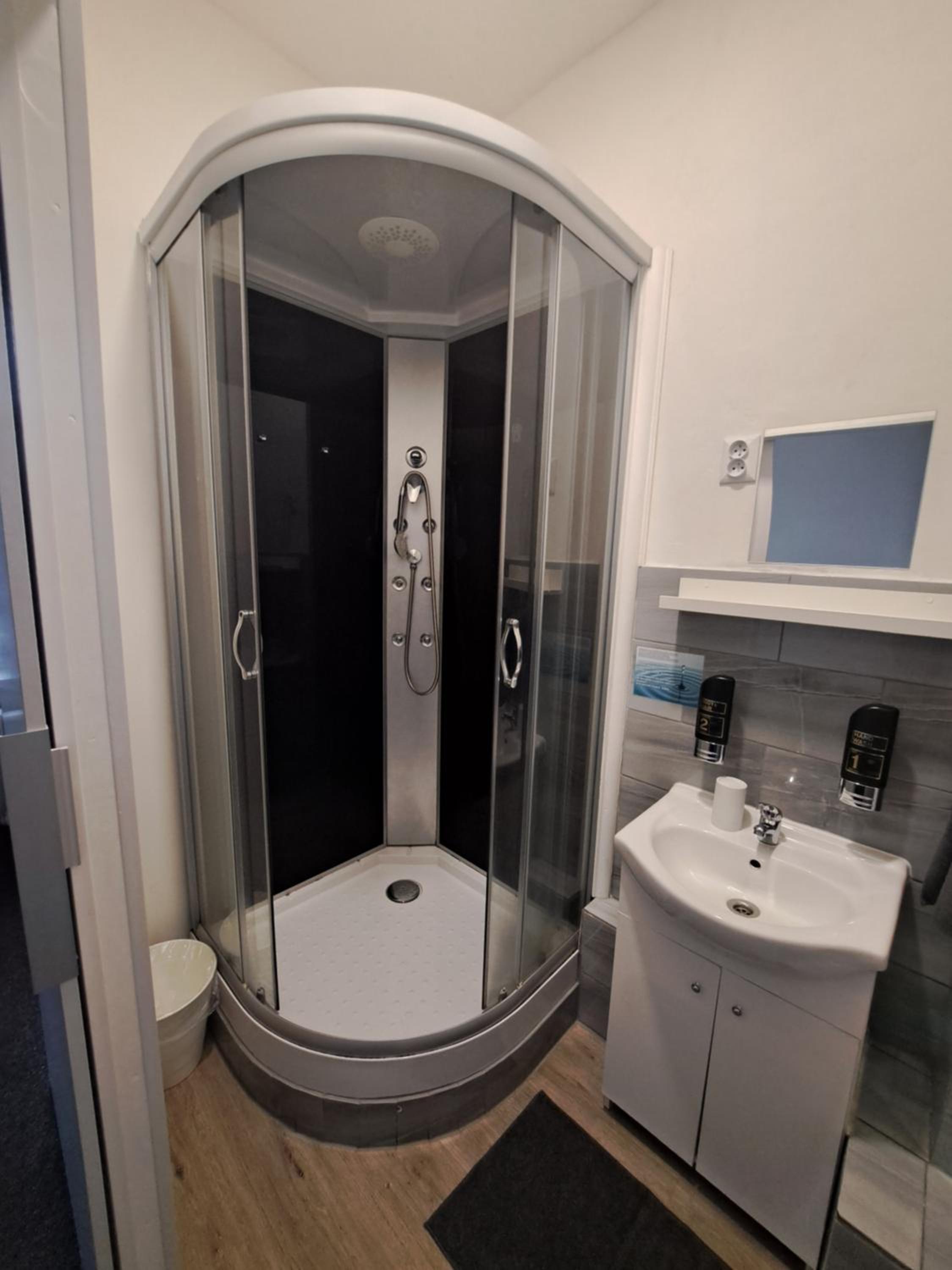Double or Twin Room - Photo 20