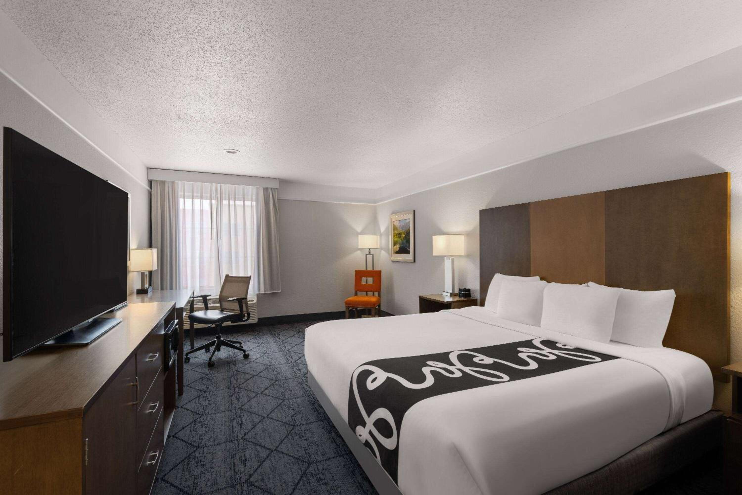 Deluxe King Room photo 1