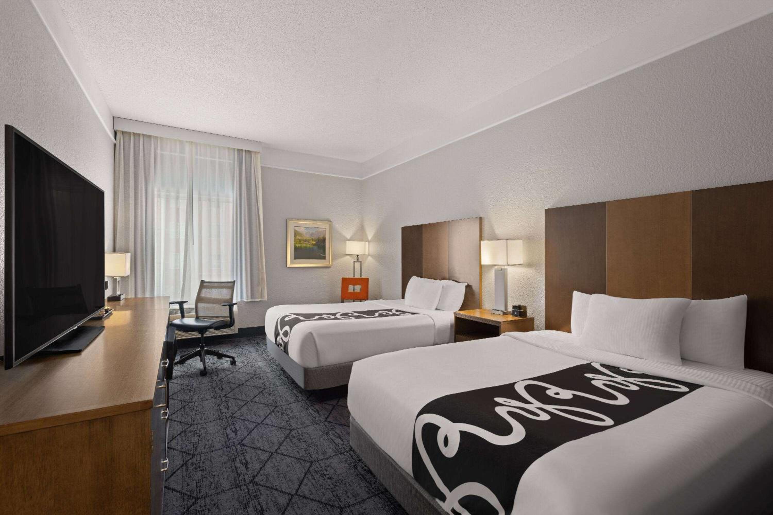 Deluxe Queen Room with Two Queen Beds photo 1