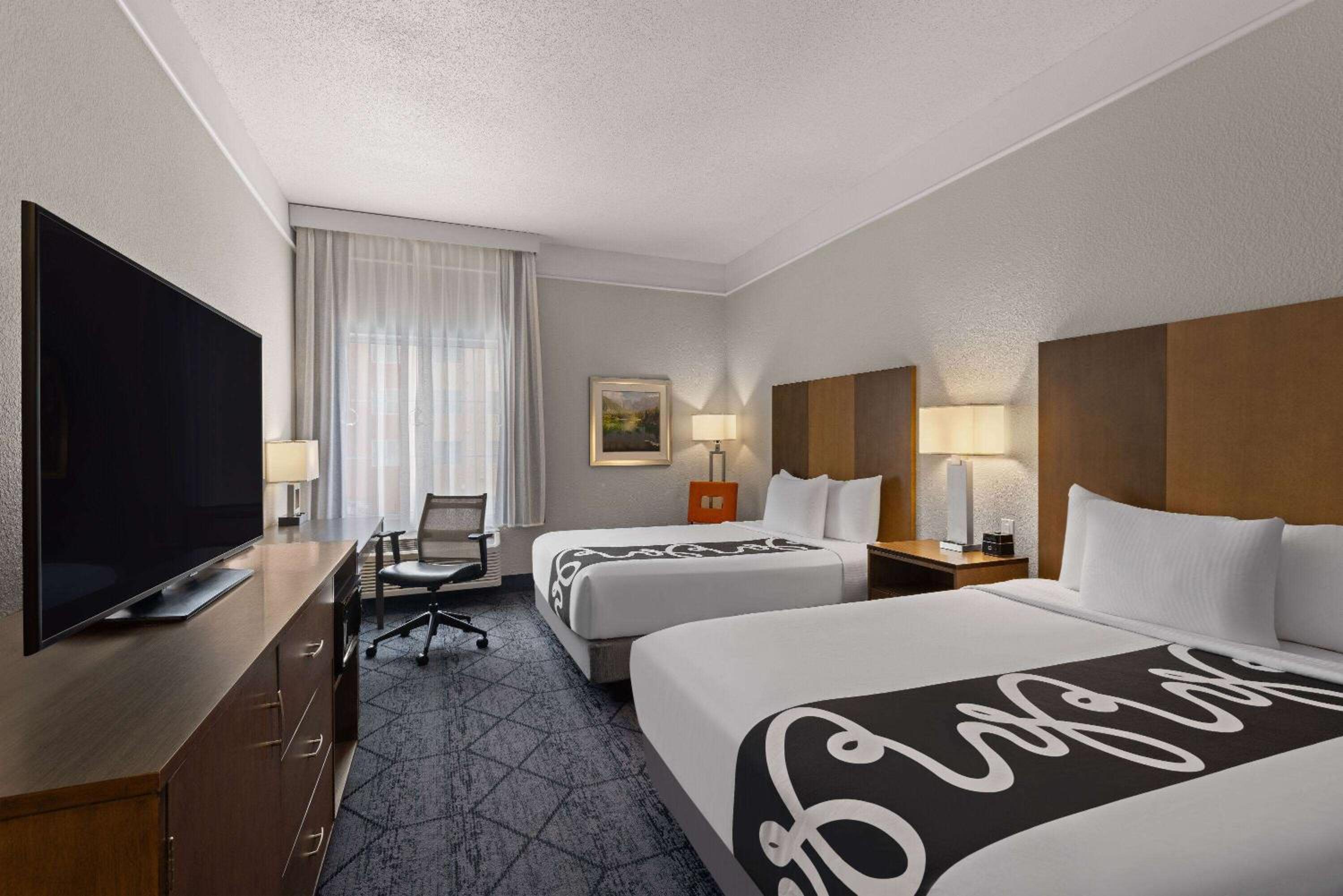 Queen Room with Two Queen Beds - Mobility Access/Non-Smoking photo 1