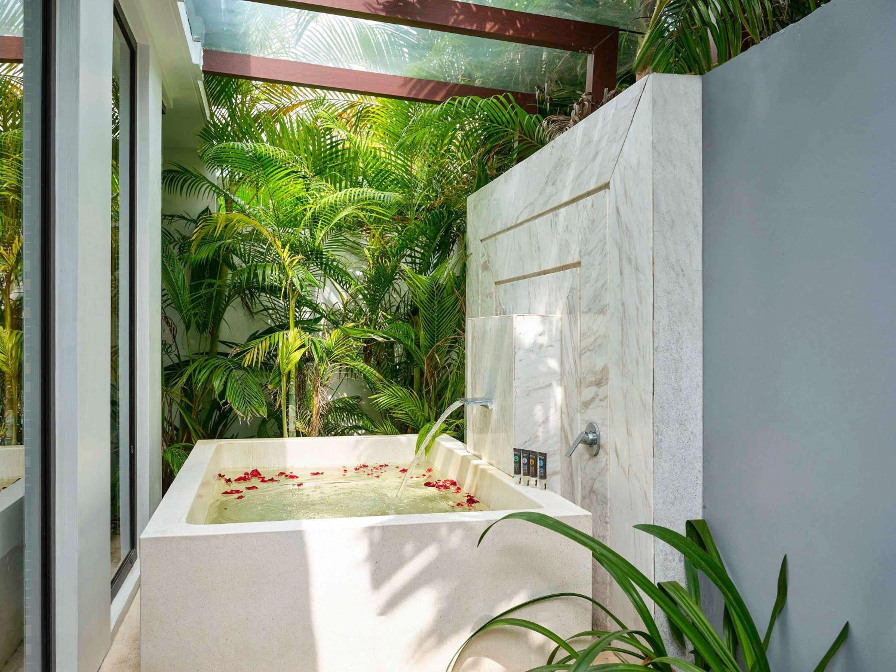Deluxe Bungalow with Sea View and Private Pool photo 2