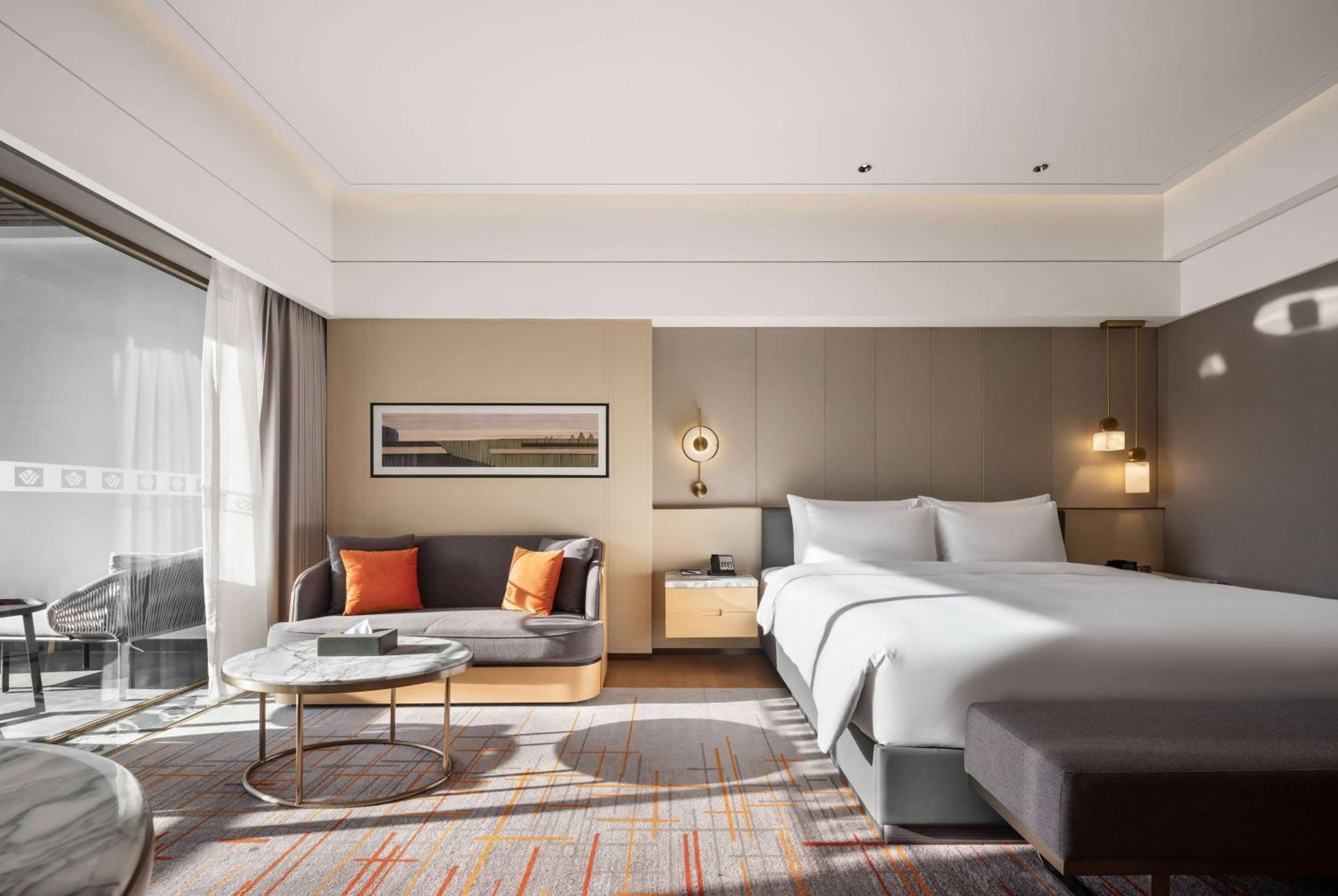 Deluxe King Room with Hot Pool and Lake View