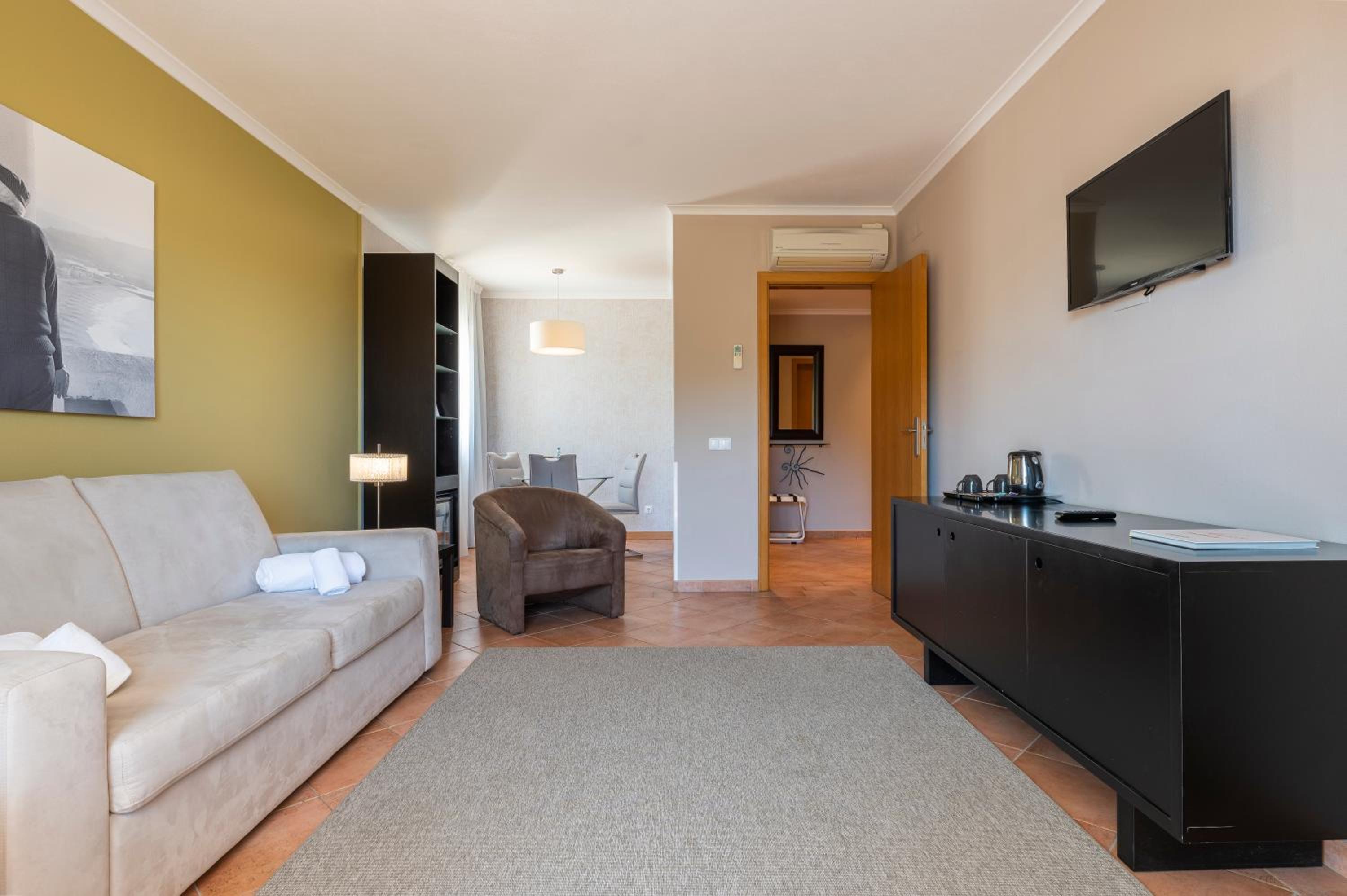 Suite - Photo 2