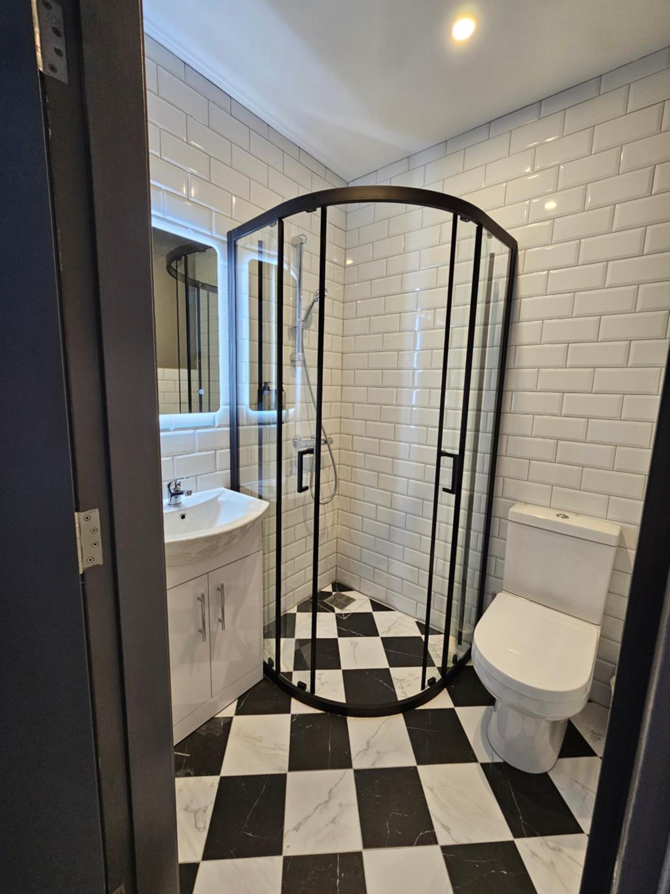 Small Double Room - Photo 8