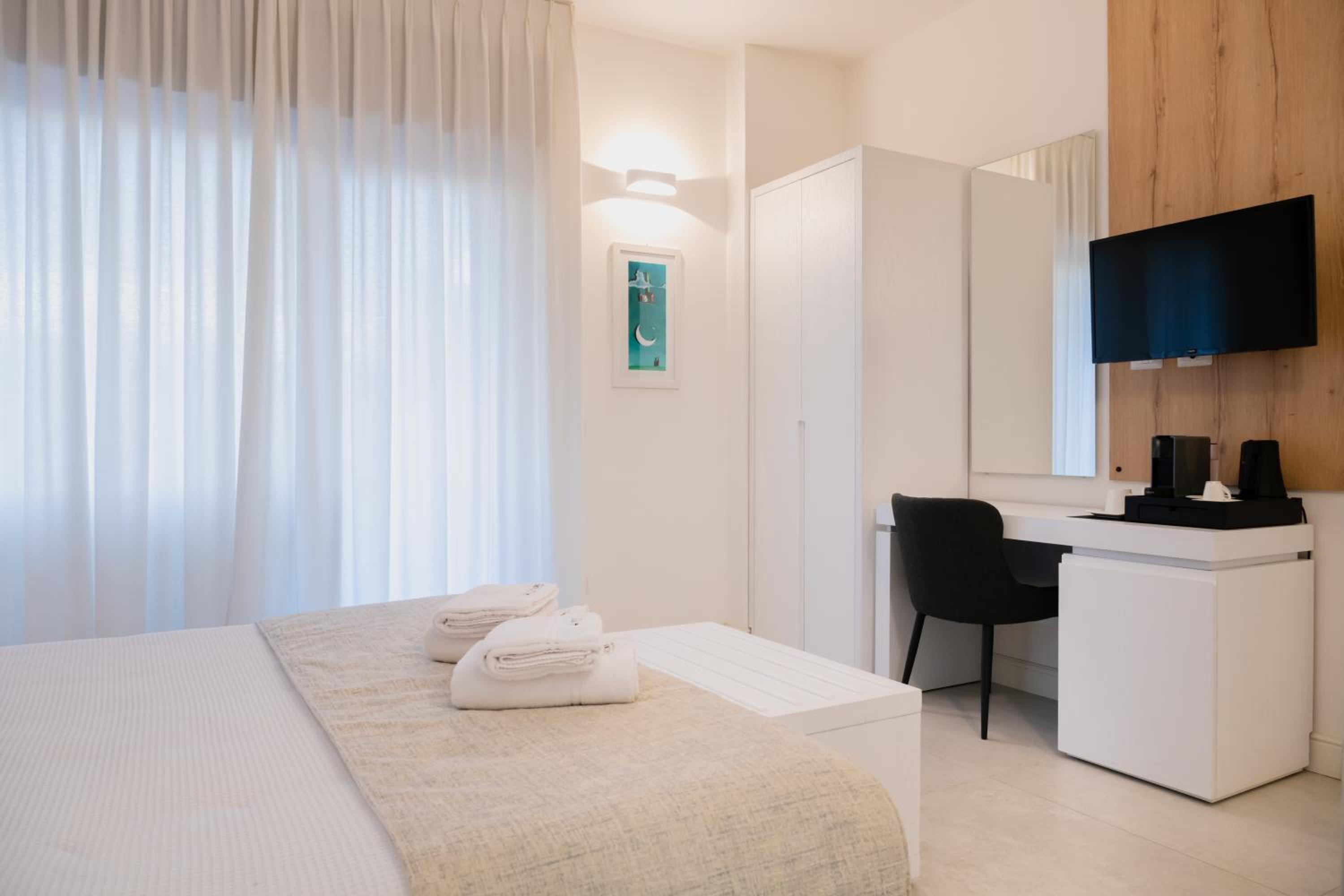 Double Room with Balcony - Photo 1