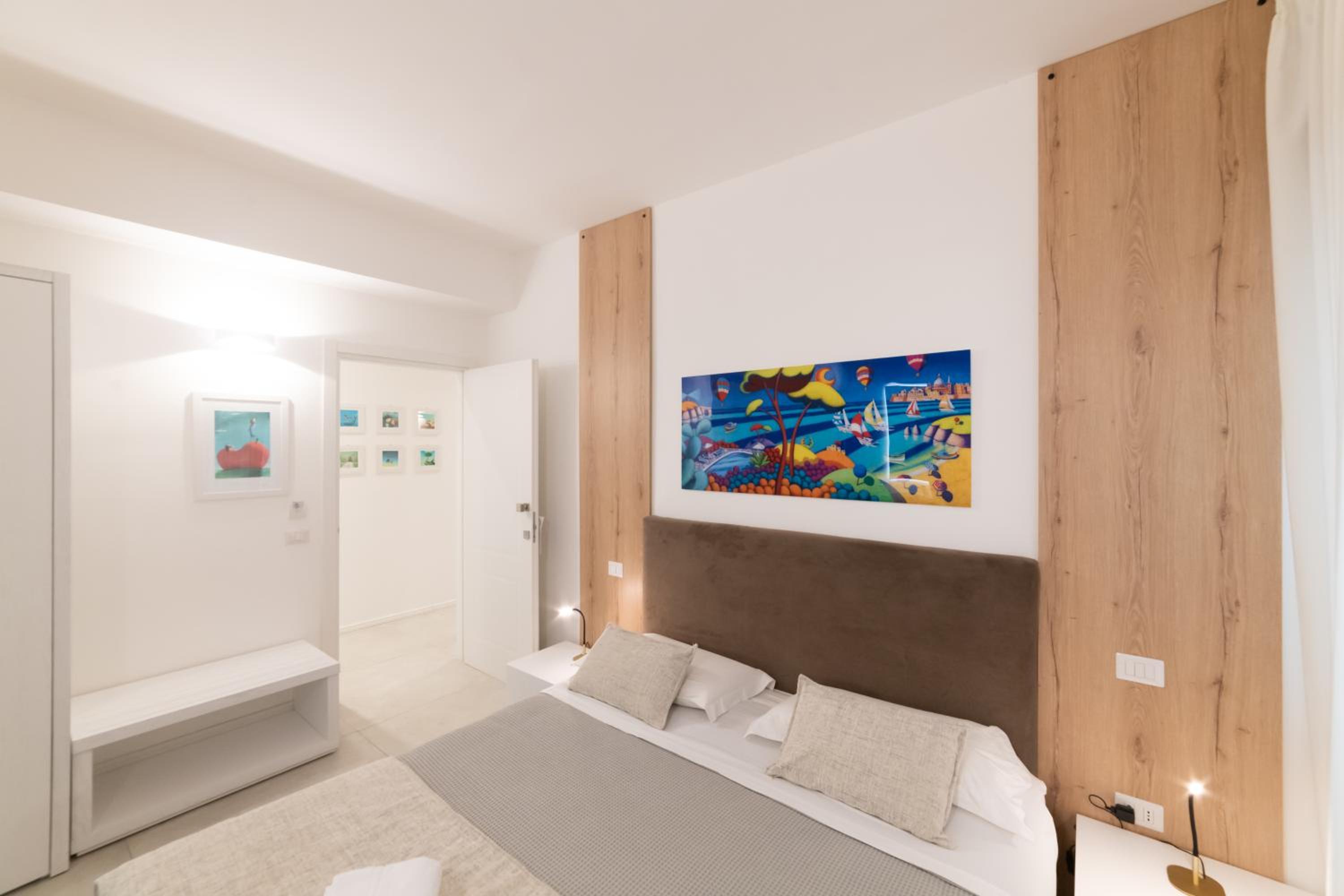 Double Room with Balcony - Photo 3