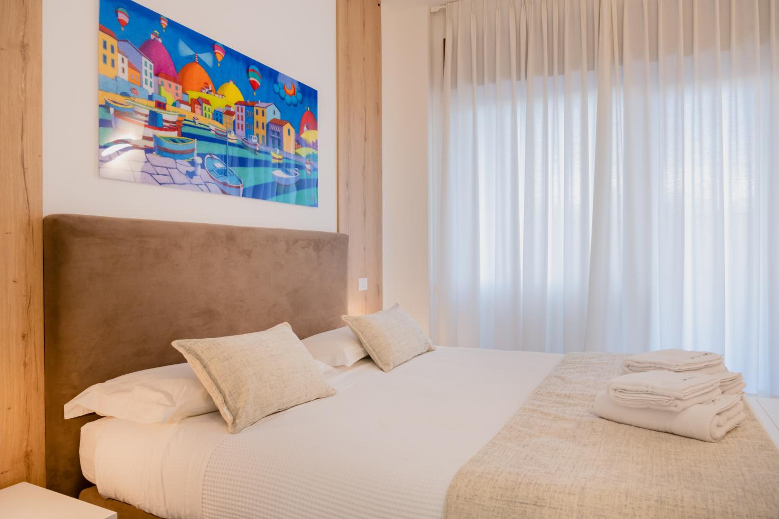 Double Room with Balcony - Photo 2