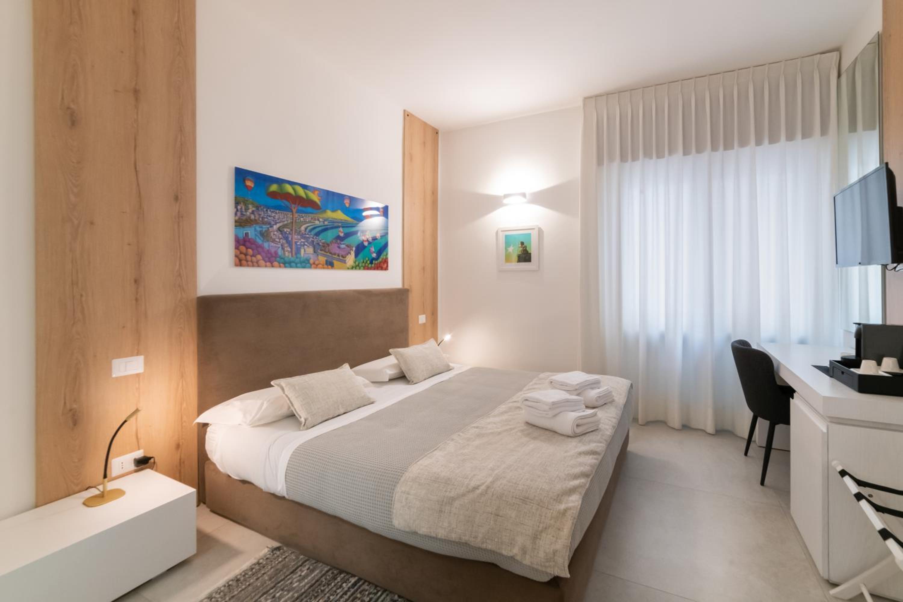 Double Room with Balcony - Photo 10