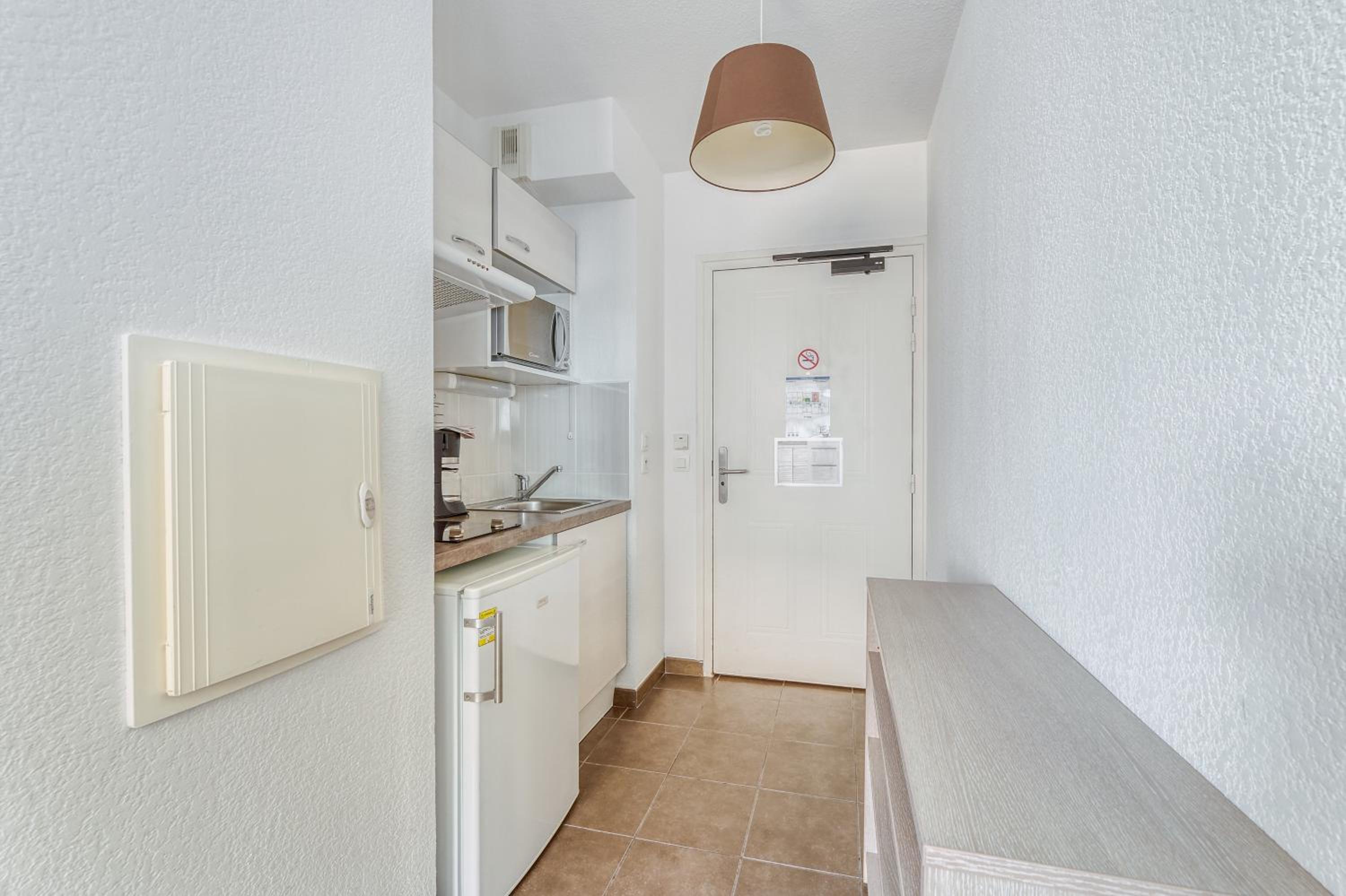 Standard Studio (1-2 Adults) with Double Bed - Photo 3