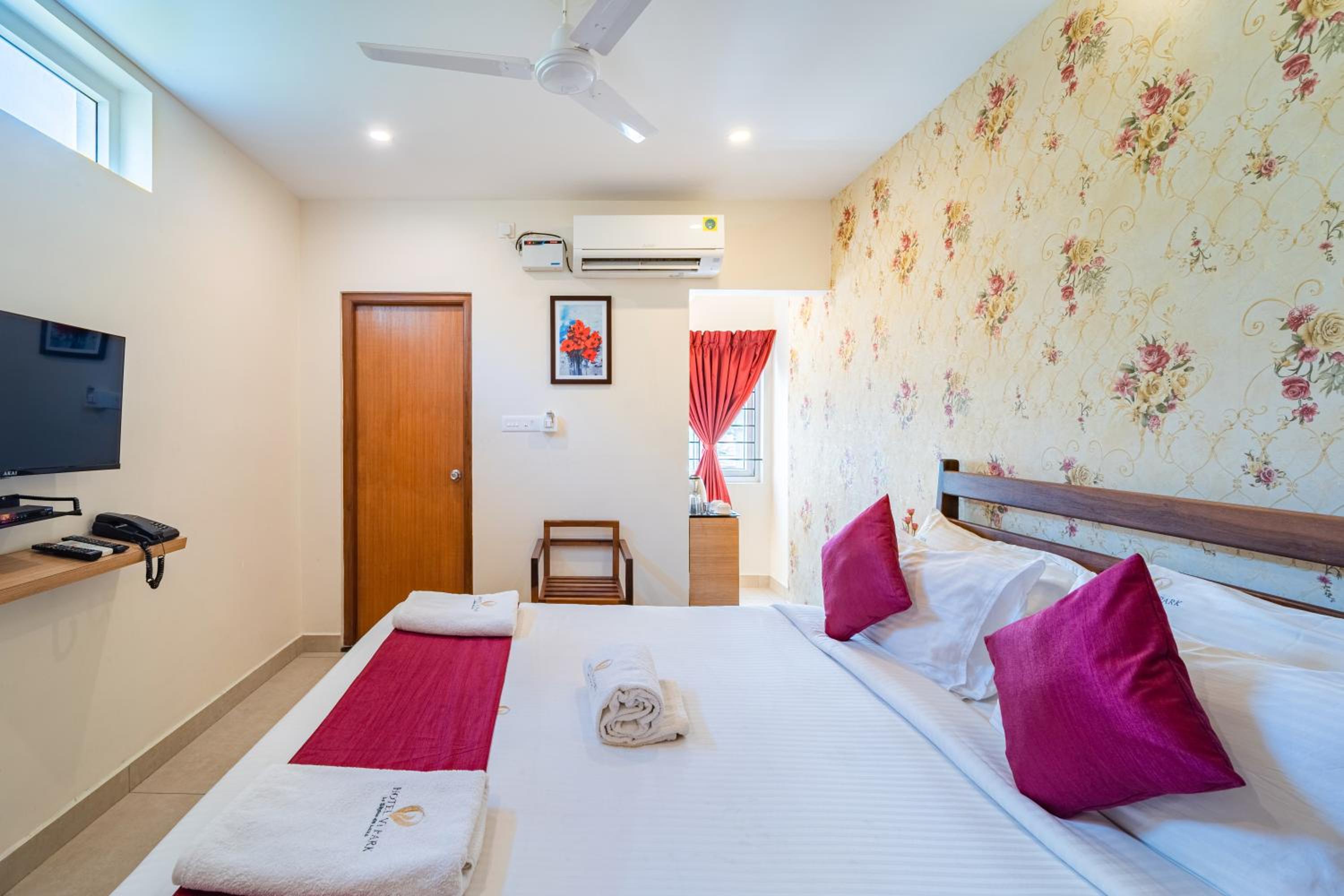 Economy Double Room - Photo 11