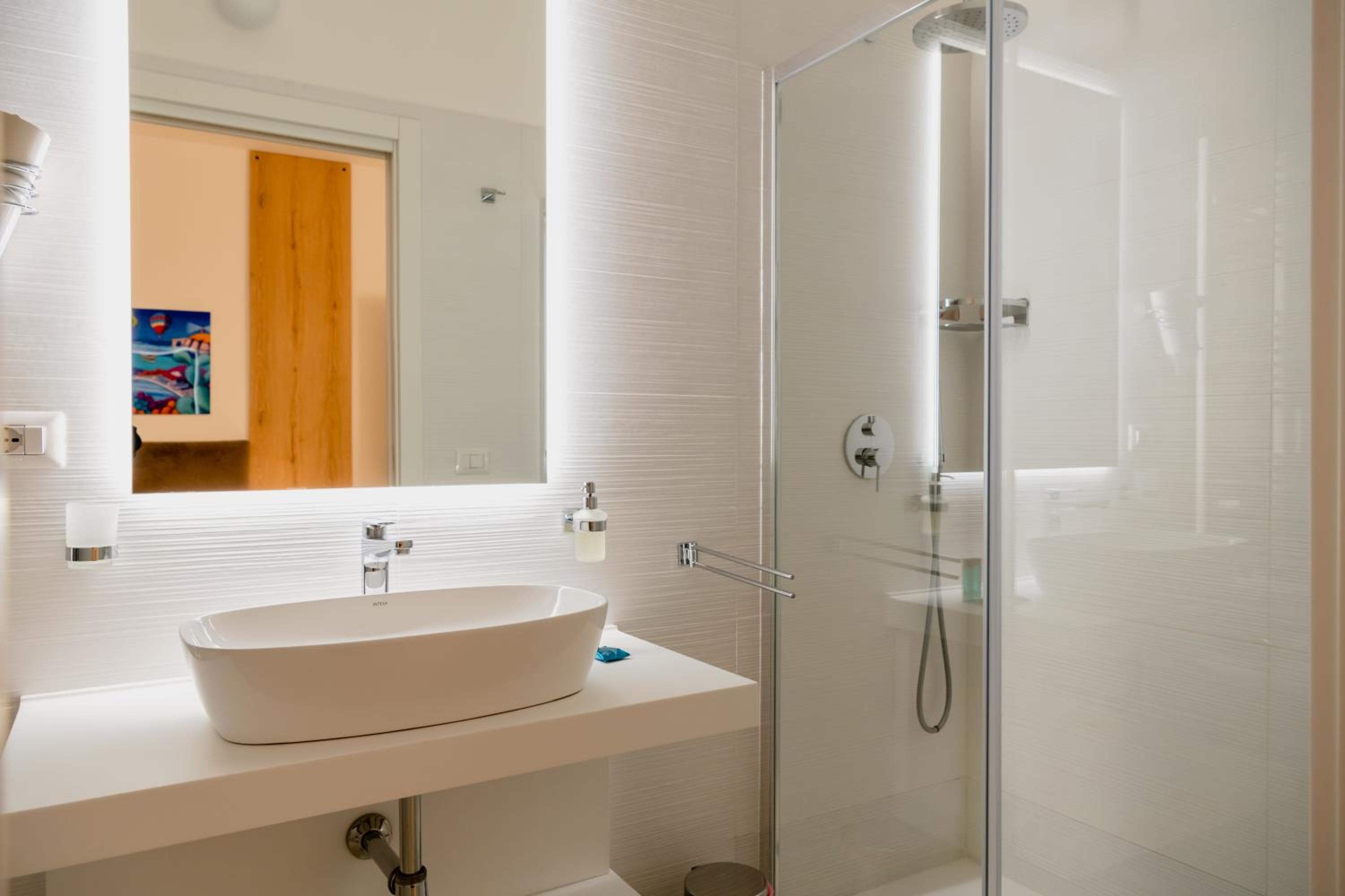Double Room with Private Bathroom - Photo 6