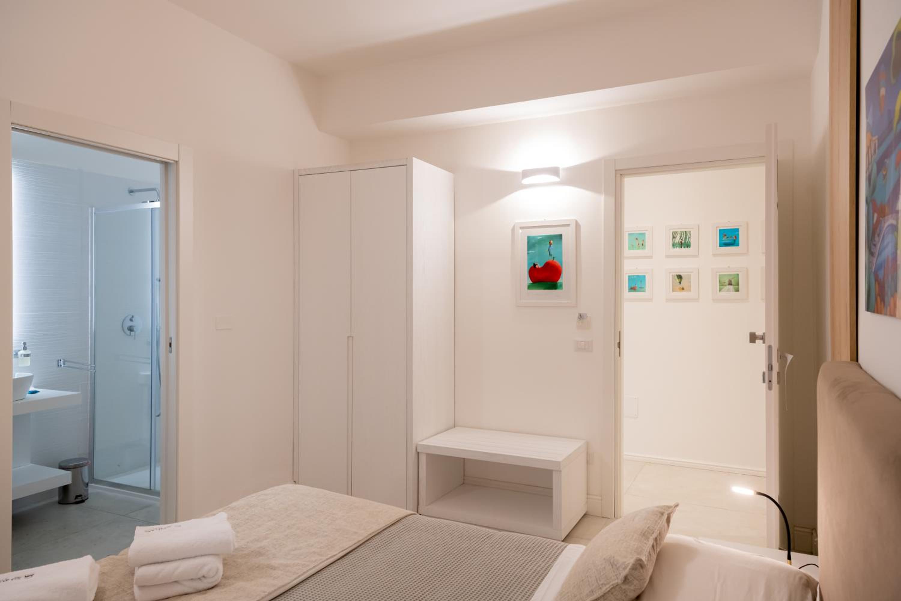 Double Room with Private Bathroom - Photo 8