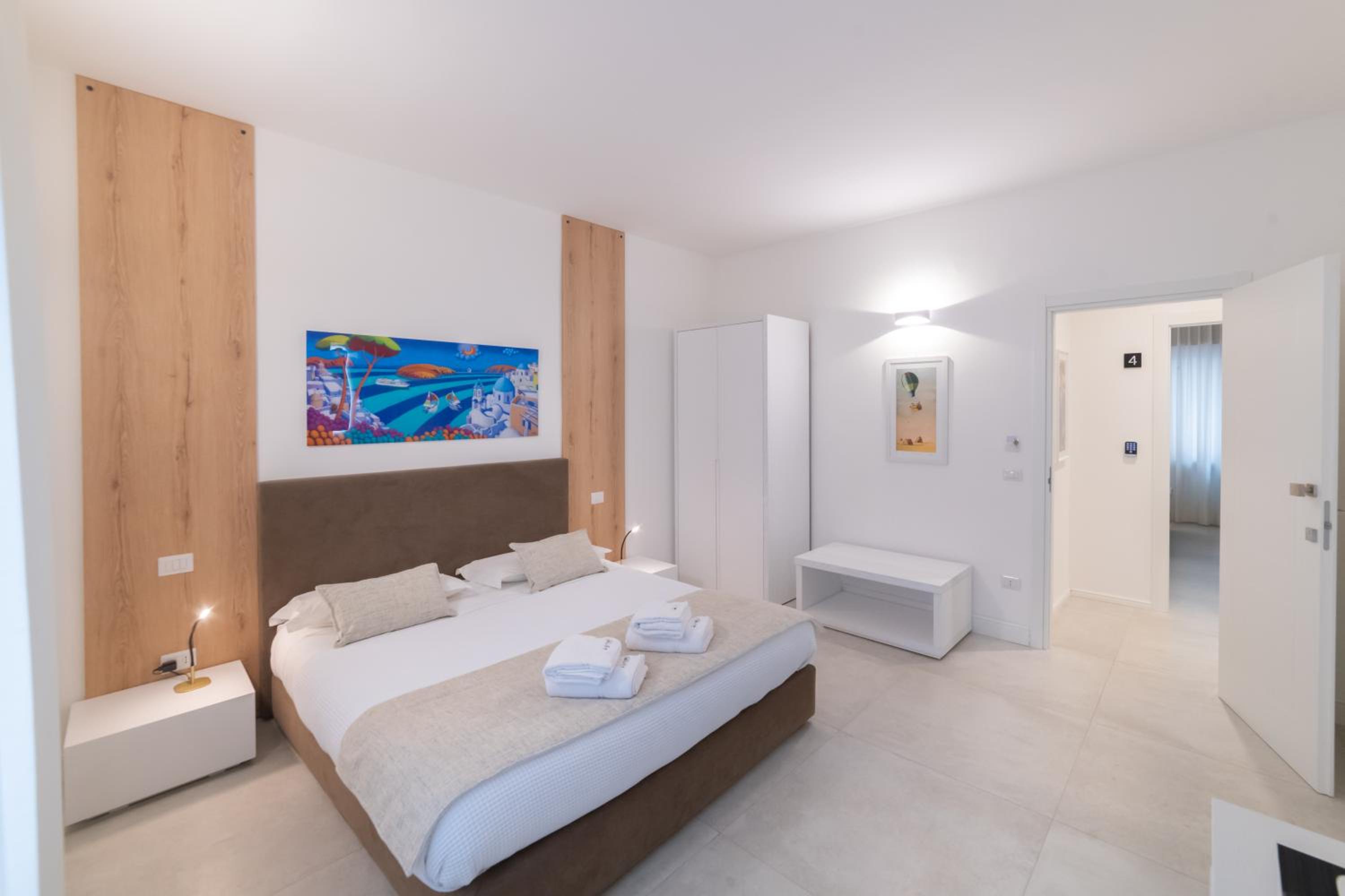 Large Double Room - Photo 1