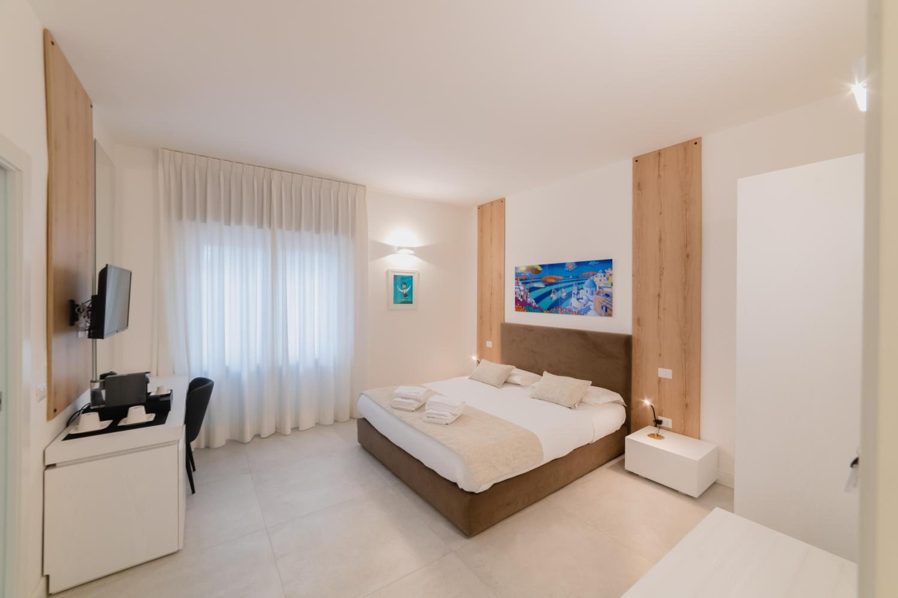 Large Double Room - Photo 2