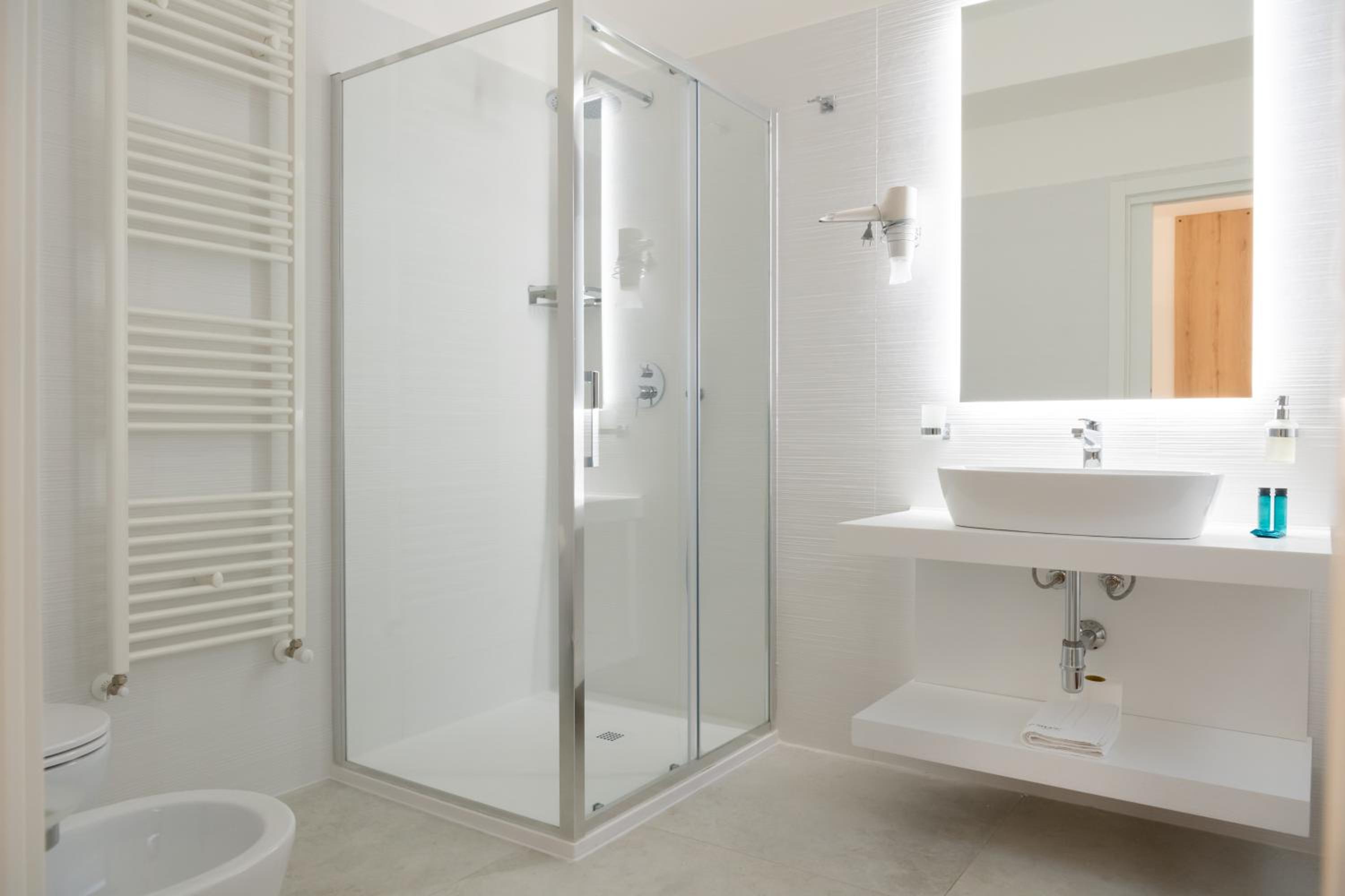 Large Double Room - Photo 6