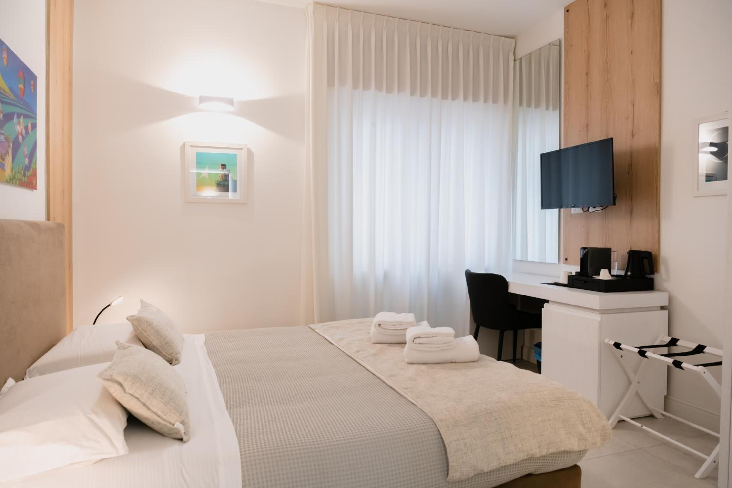 Double Room - Photo 5