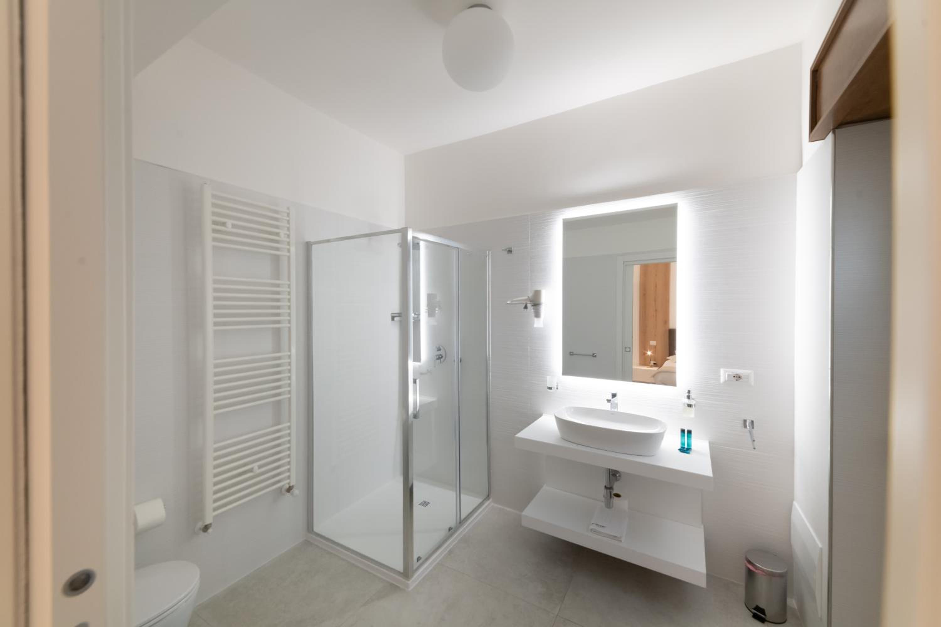 Large Double Room - Photo 3