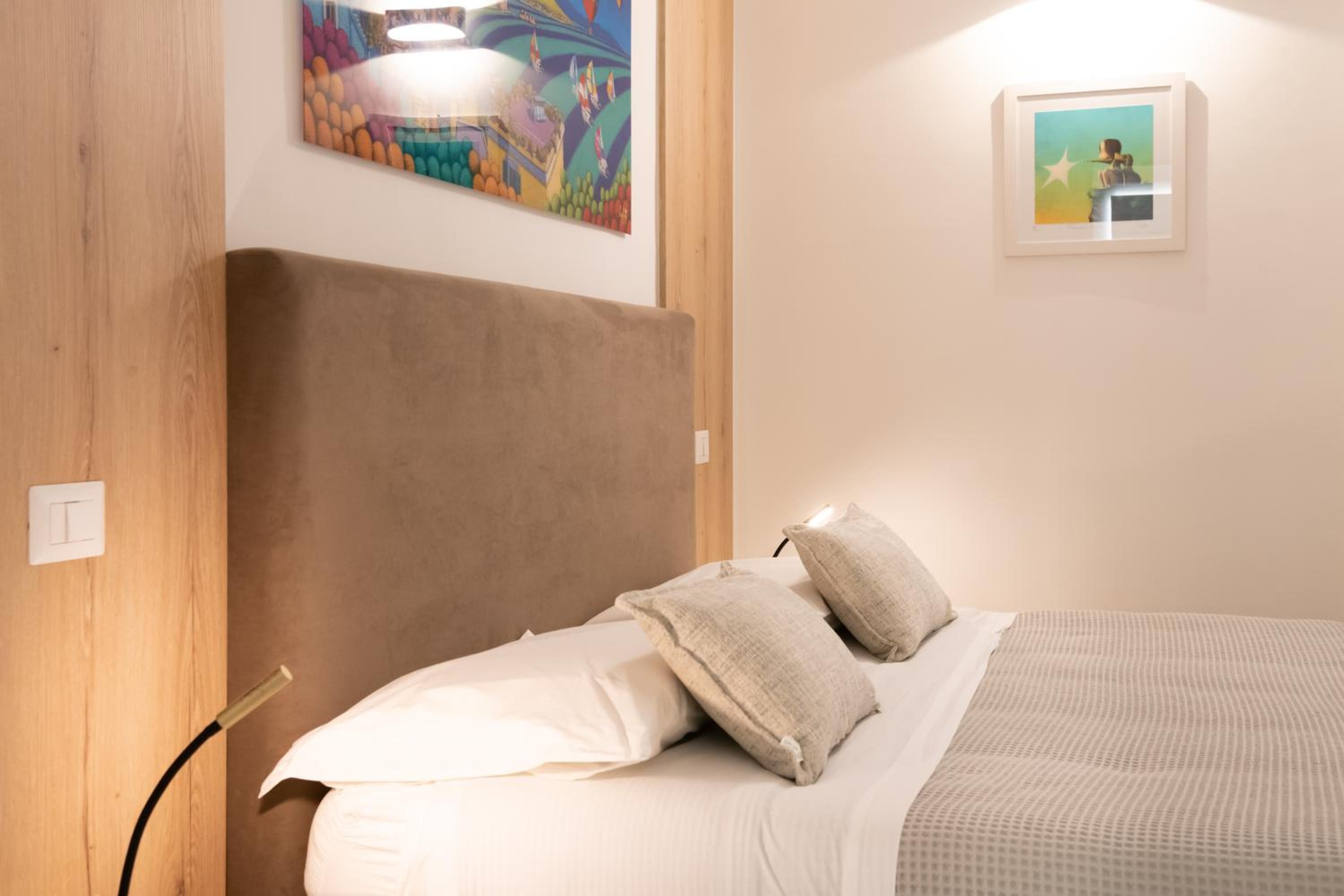 Double Room - Photo 7