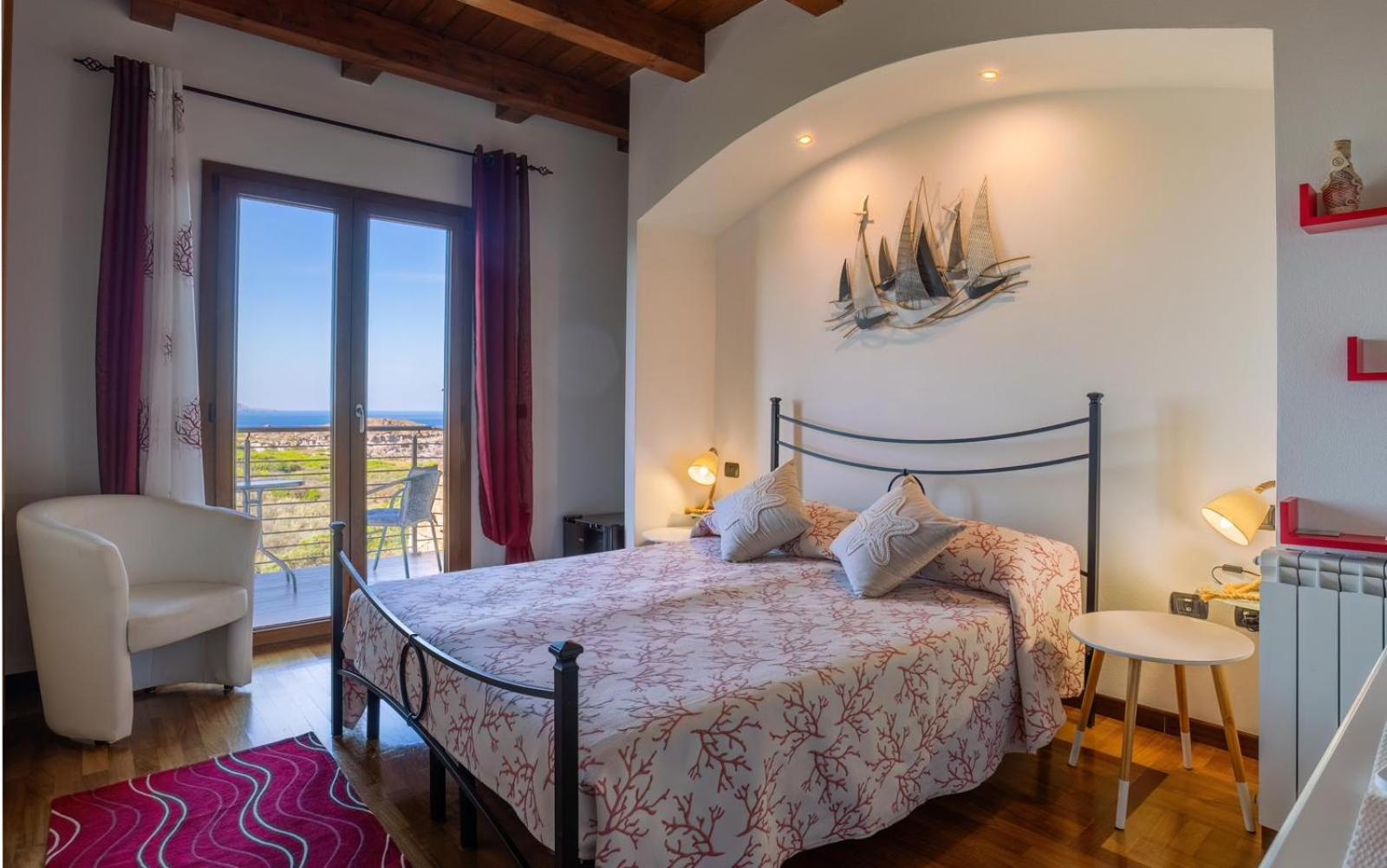 Double Room With Private External Bathroom photo 1