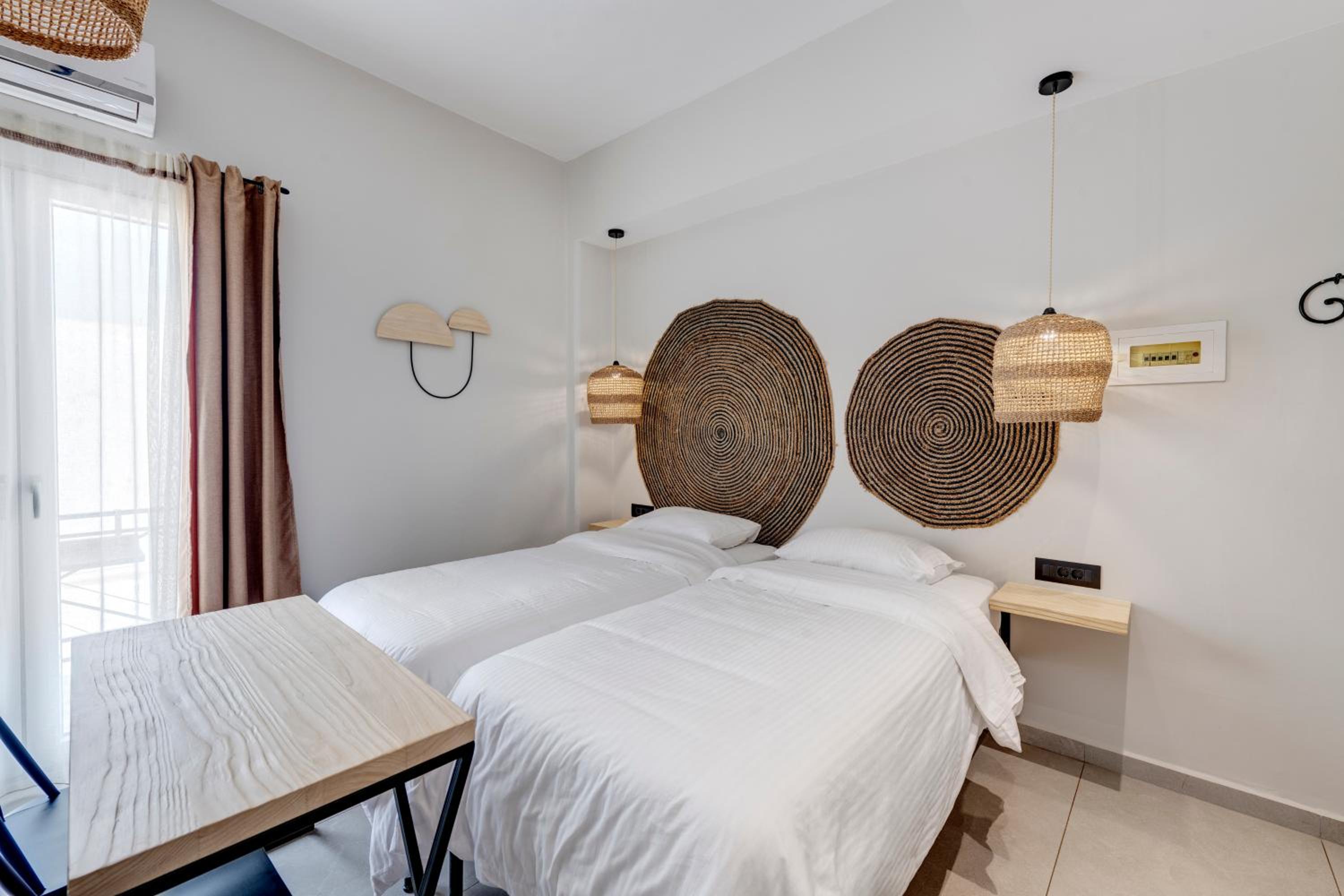 Standard Twin Room - Photo 4