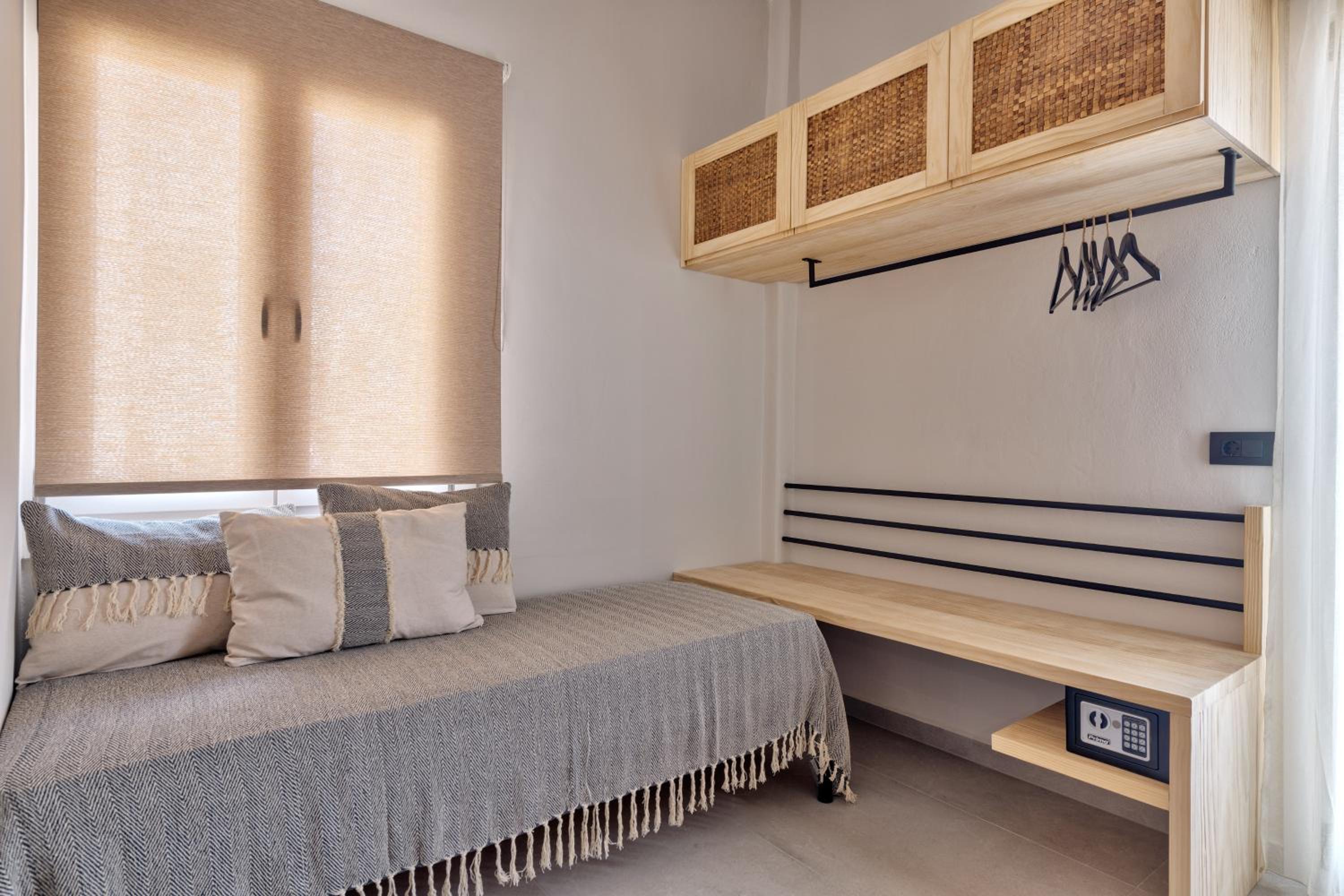 Standard Twin Room - Photo 5
