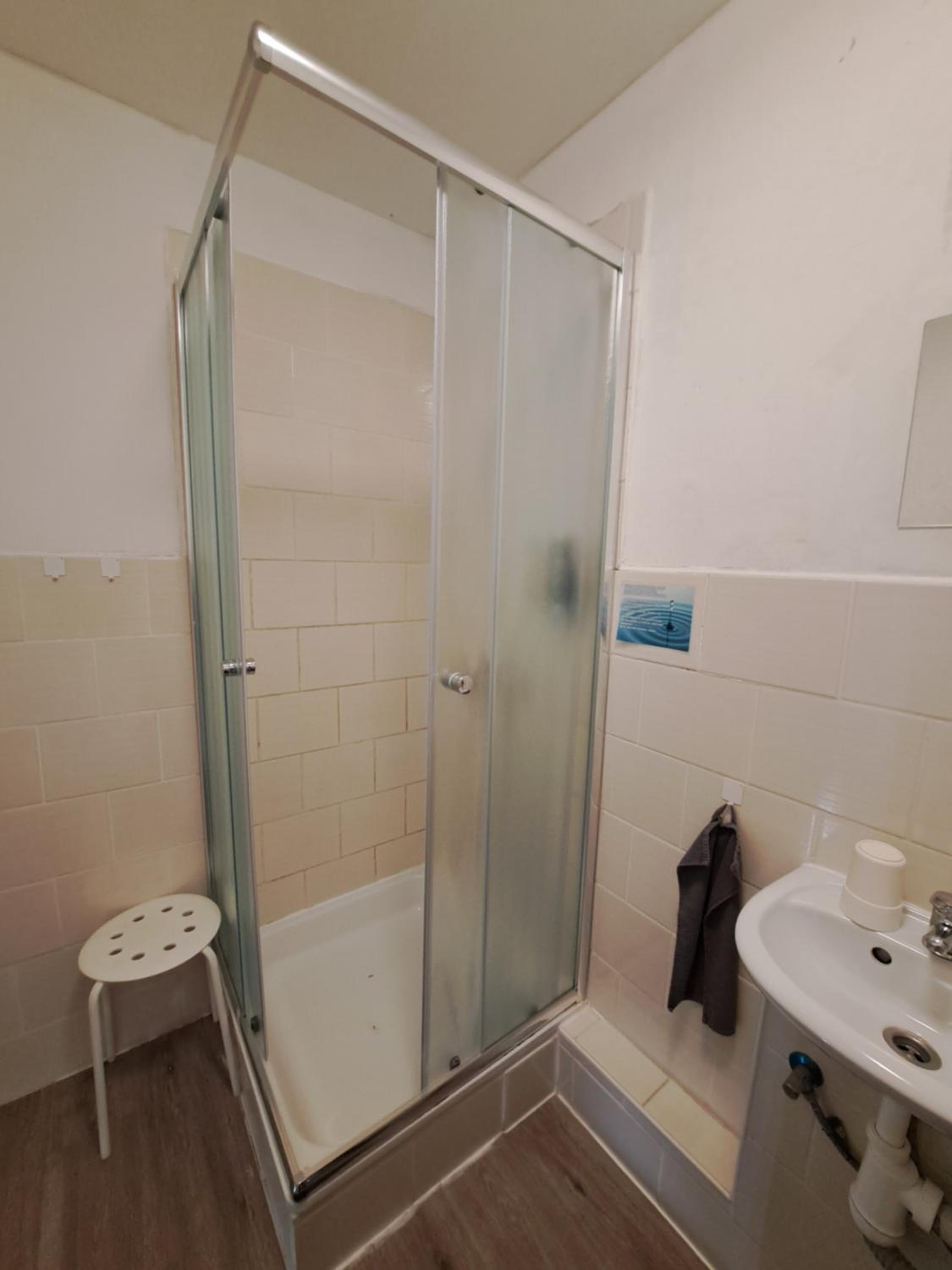 Double or Twin Room - Photo 4
