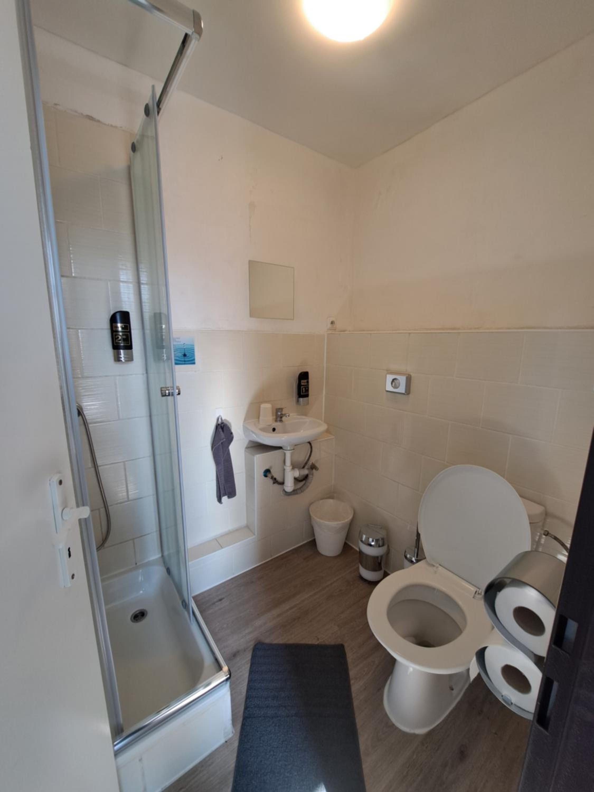 Double or Twin Room - Photo 5