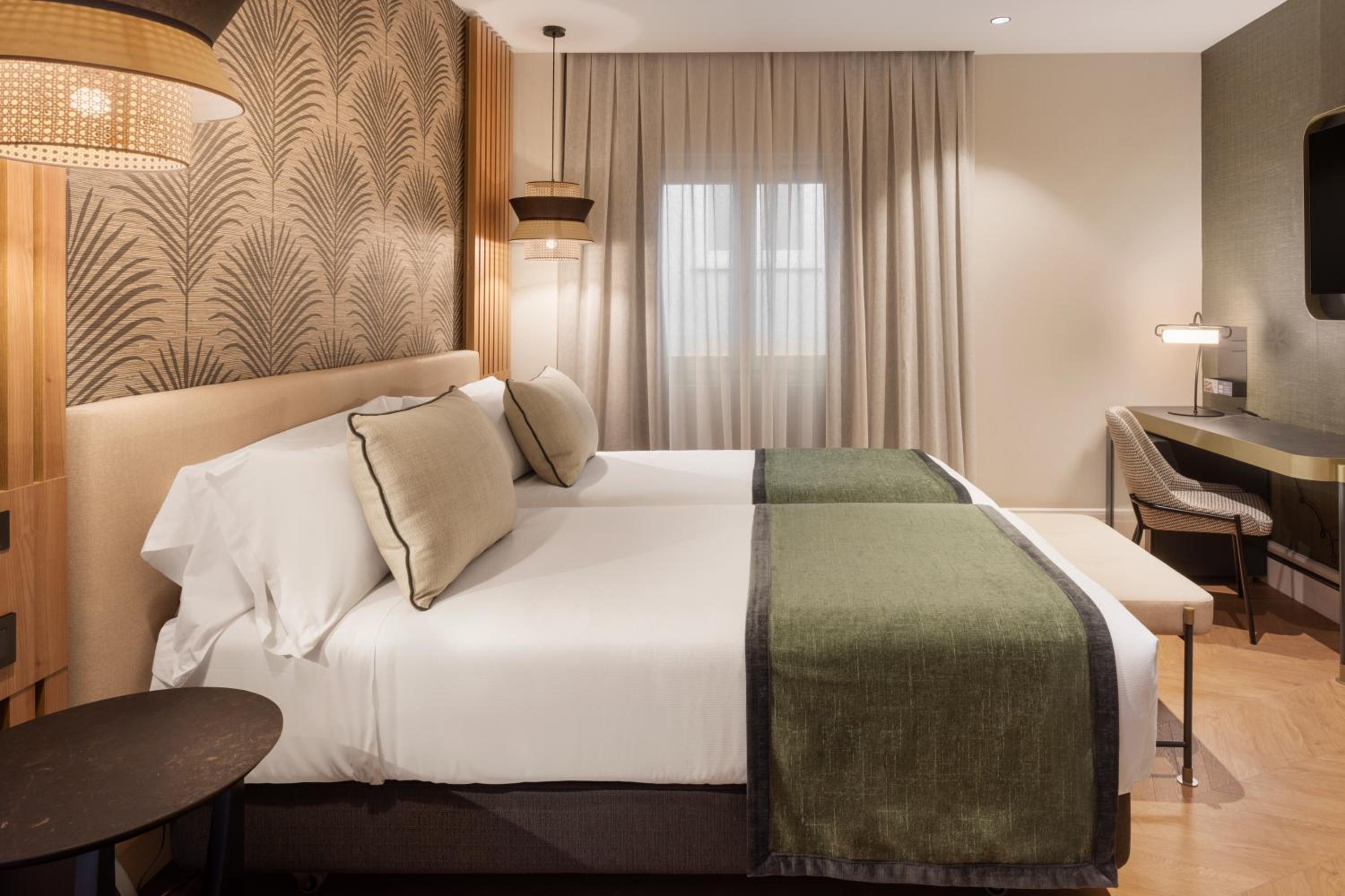 Deluxe Room - Photo 3