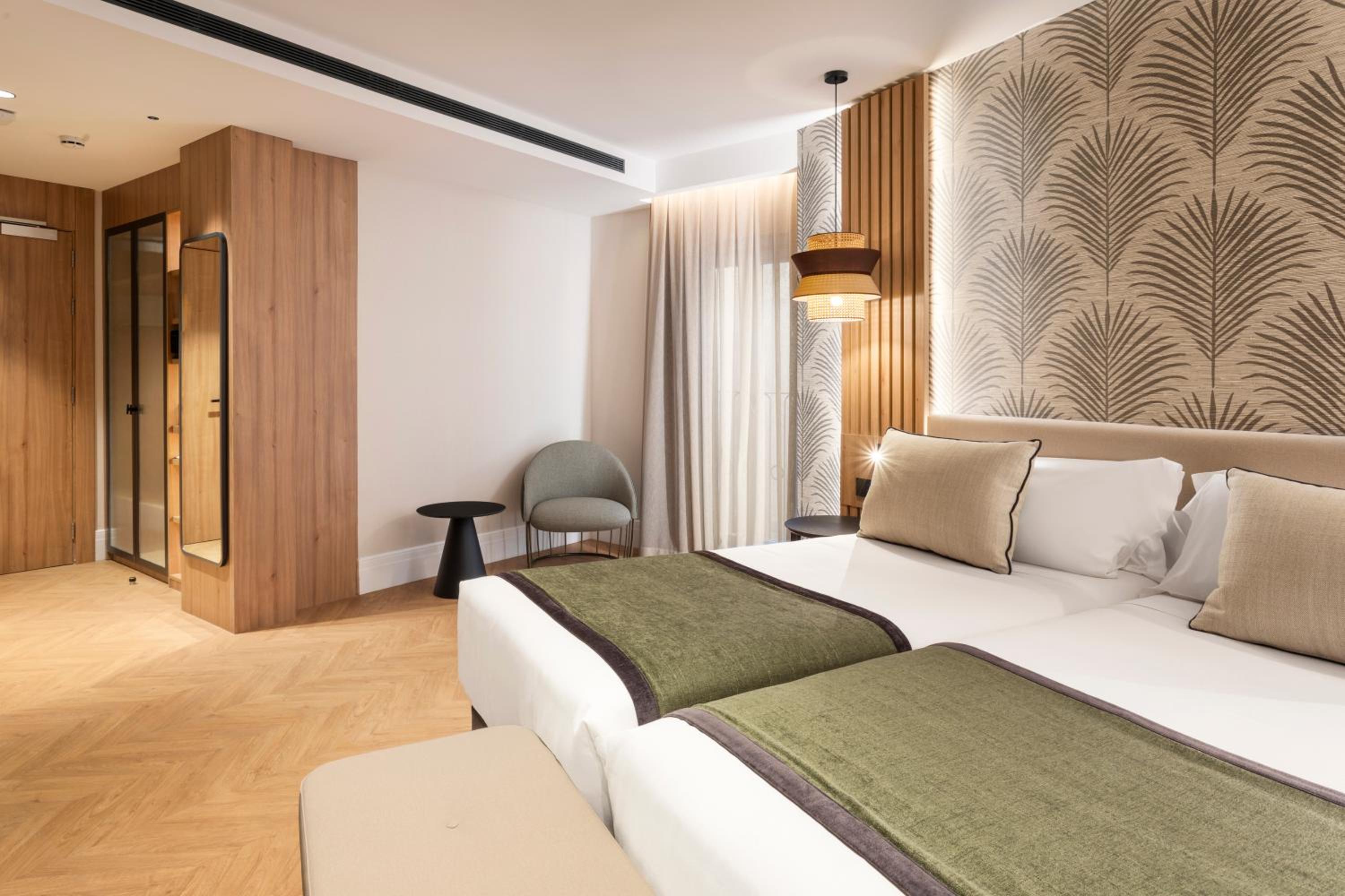 Deluxe Room - Photo 1
