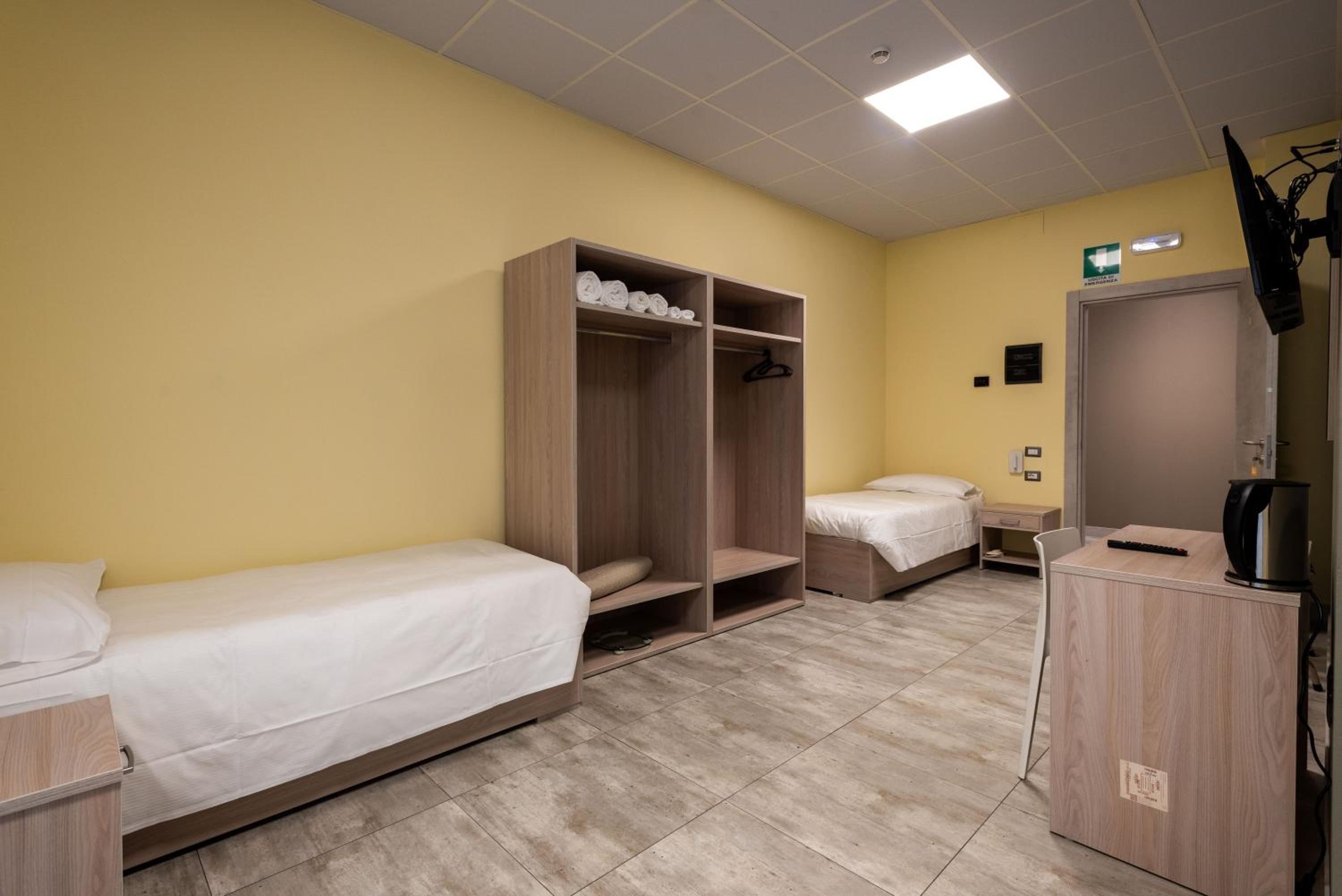 Twin Room with Private Bathroom photo 1