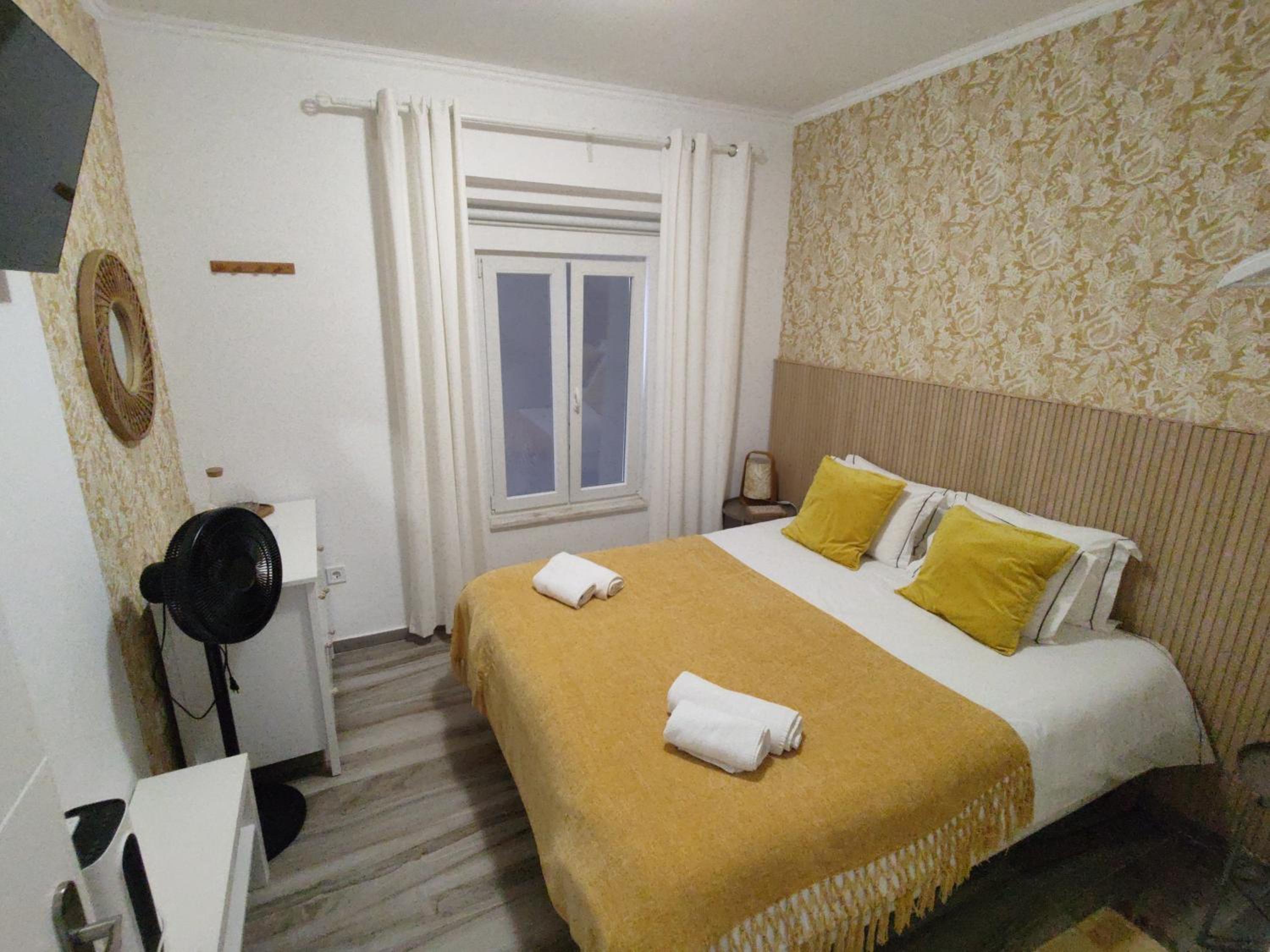 Double or Twin Room with Shared Bathroom photo 1