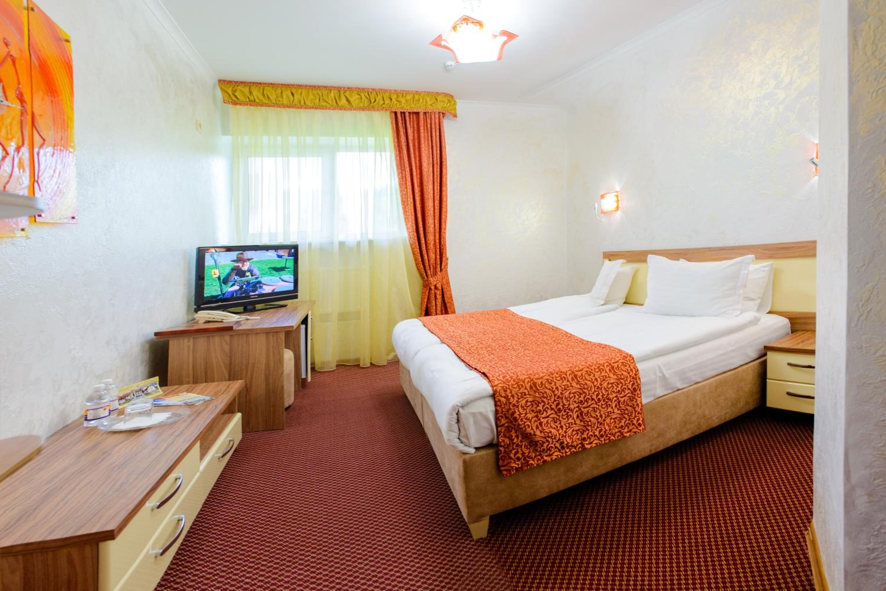 Double or Twin Room with Shower