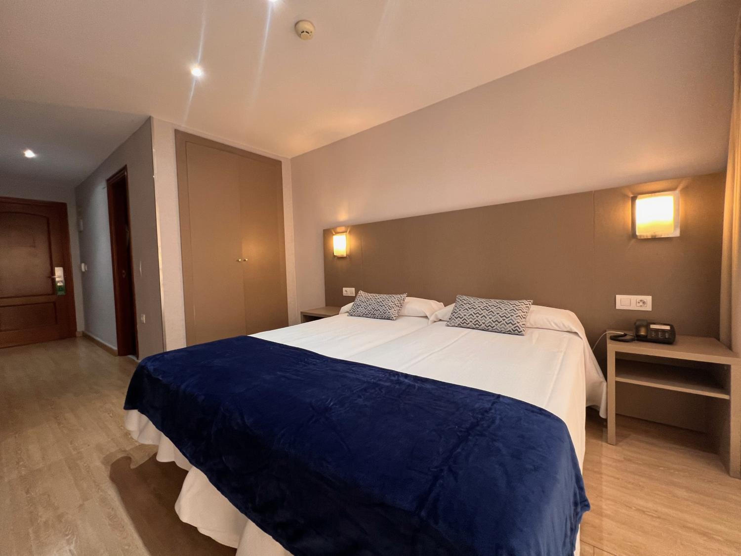 Twin Room with City View photo 3