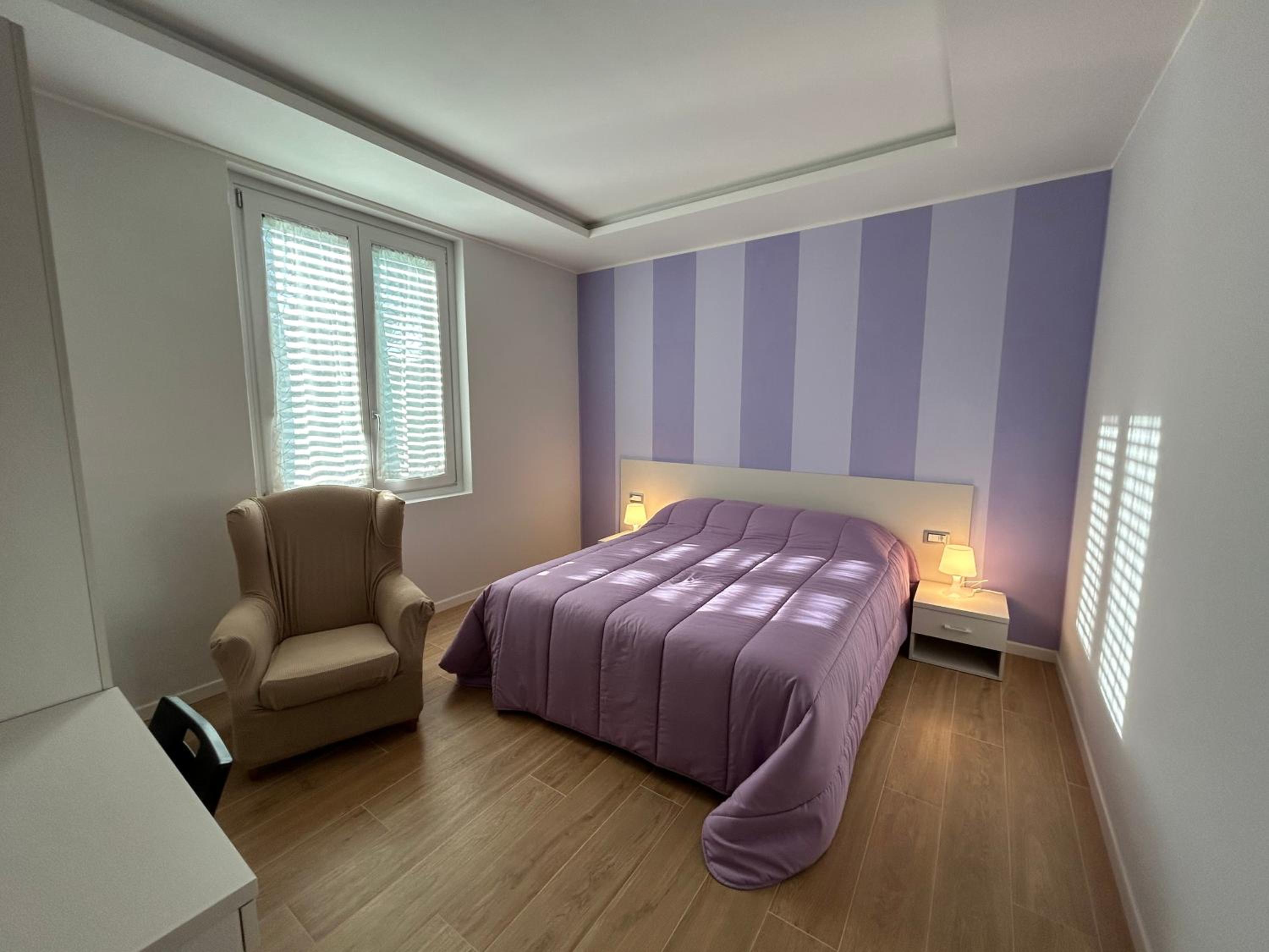 One-Bedroom Apartment photo 1