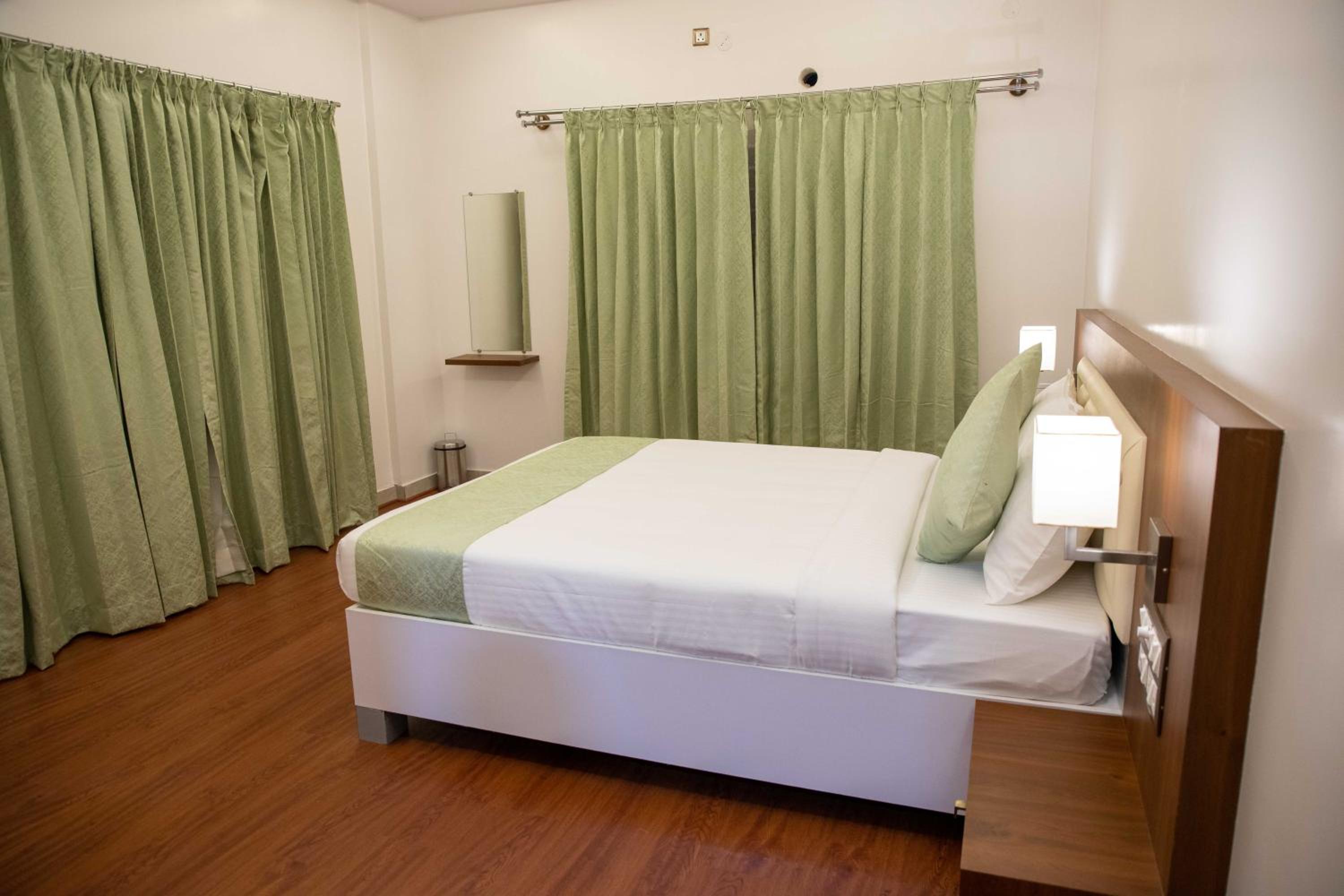 Deluxe Room - Photo 5