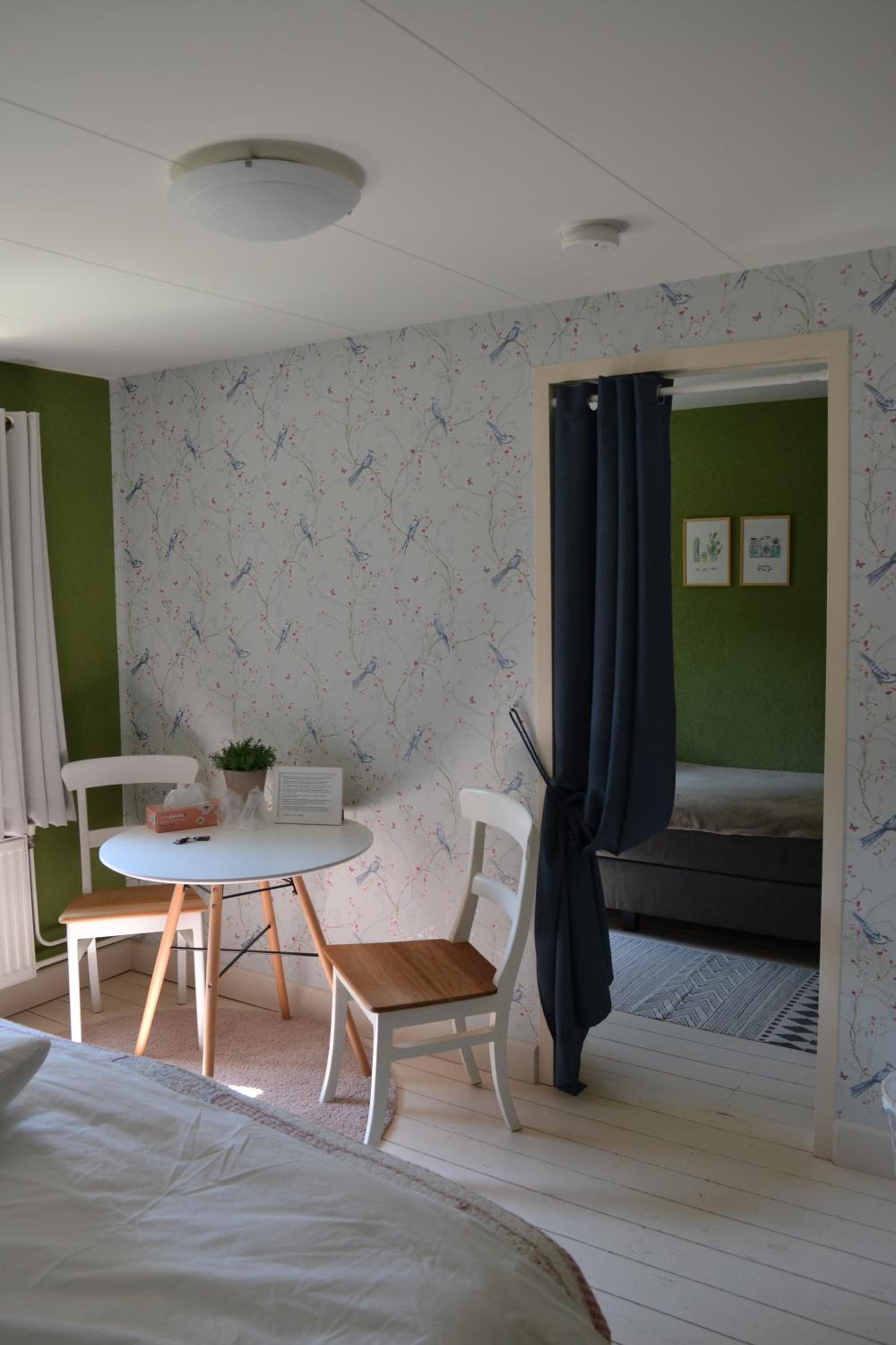 Basic Triple Room with Shared Bathroom photo 2