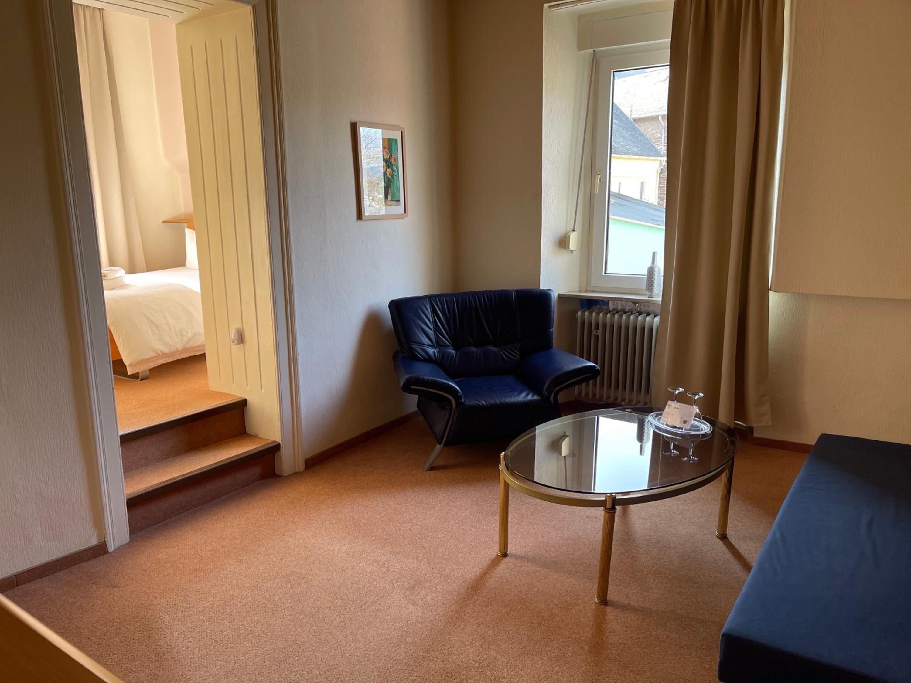 Classic Triple Room with Castle View  photo 2