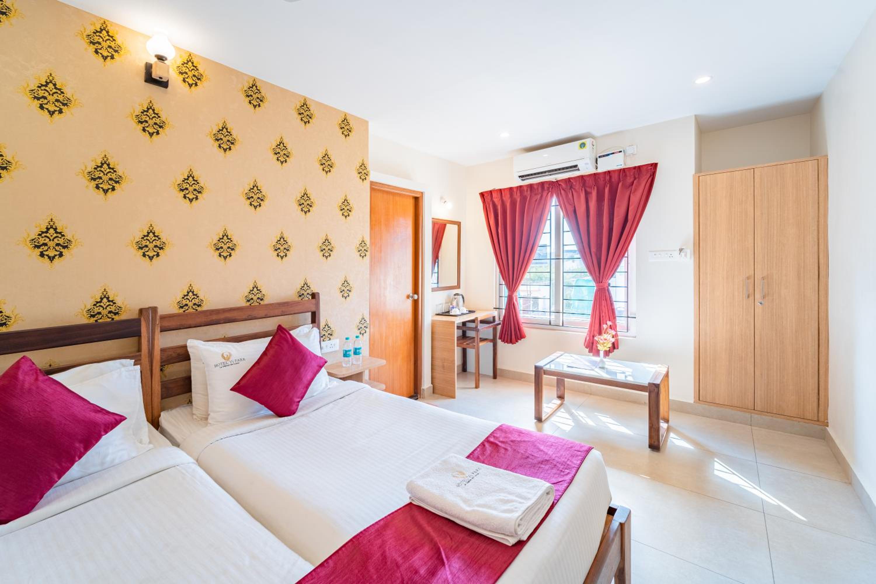 Deluxe Twin Room - Photo 15
