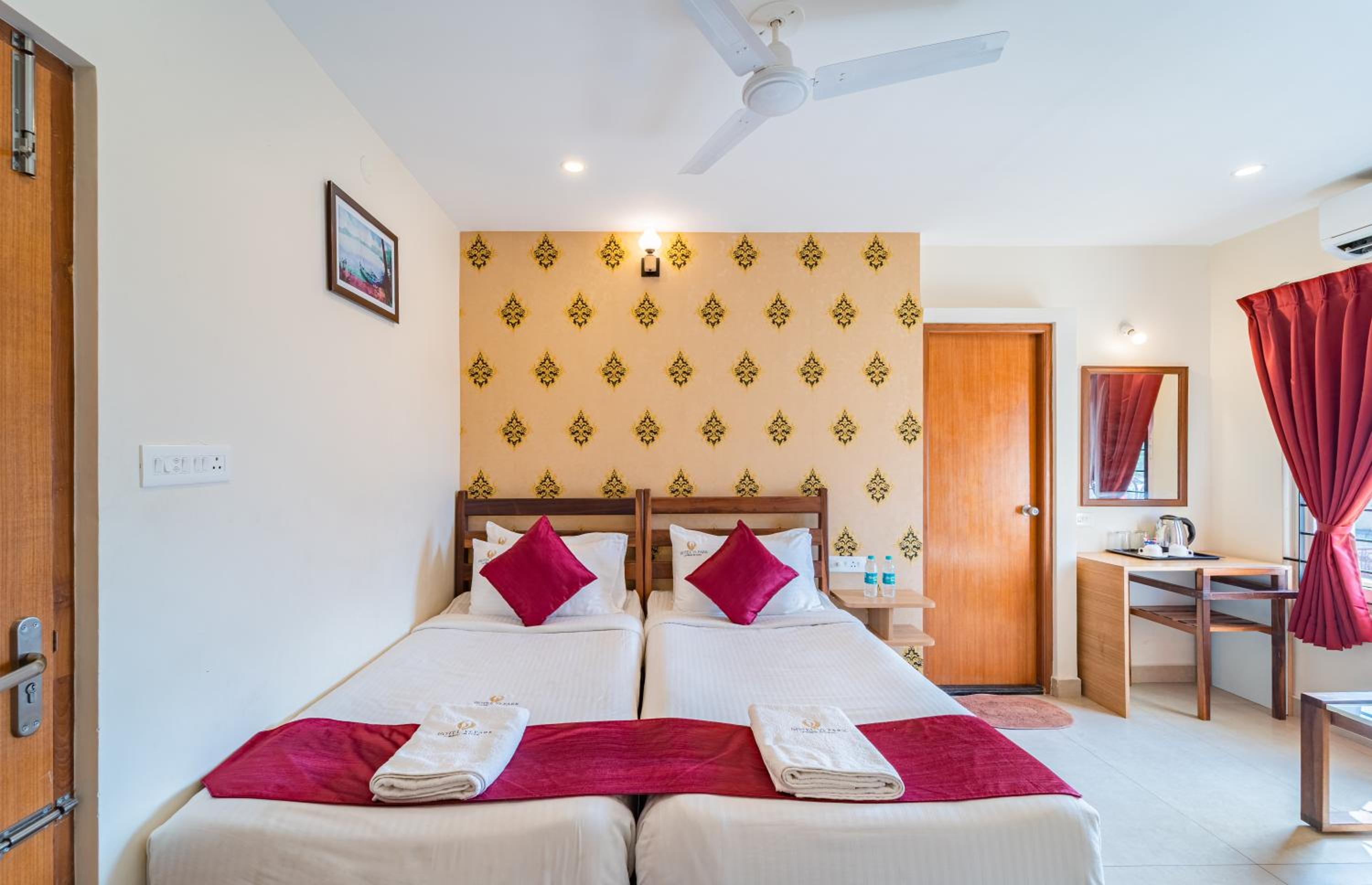 Deluxe Twin Room - Photo 12