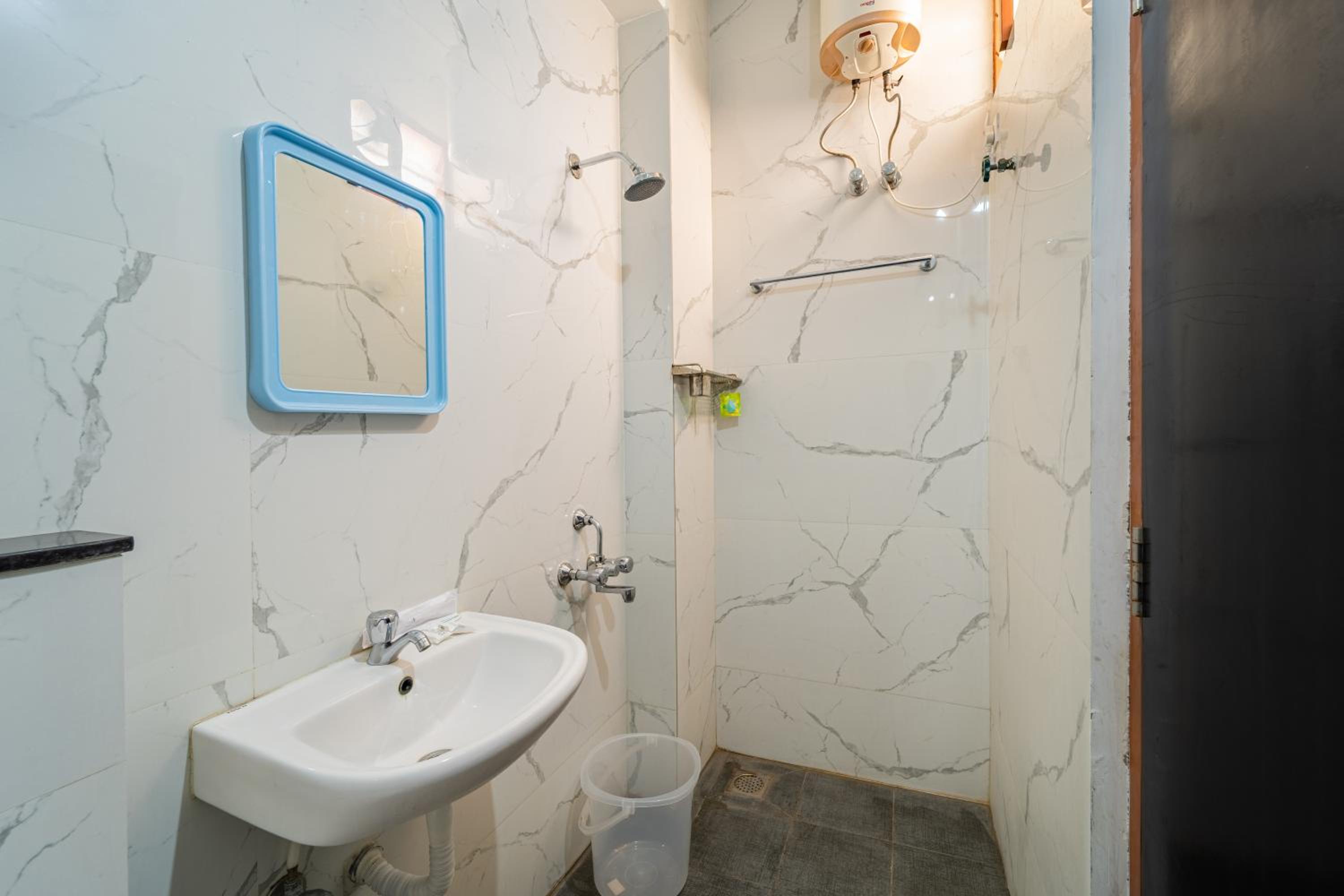 Superior Queen Room - Photo 12