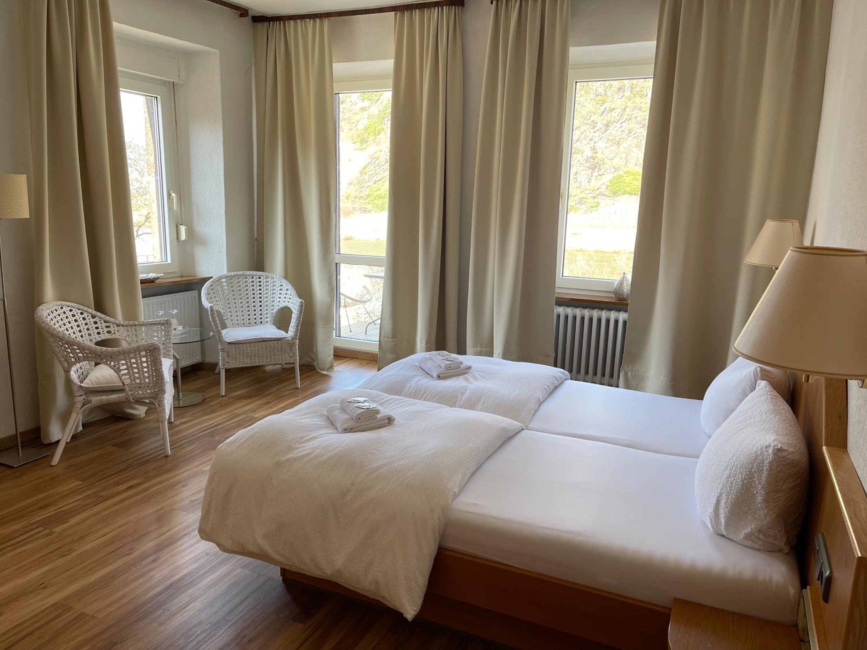 Deluxe Double Room with Balcony photo 3