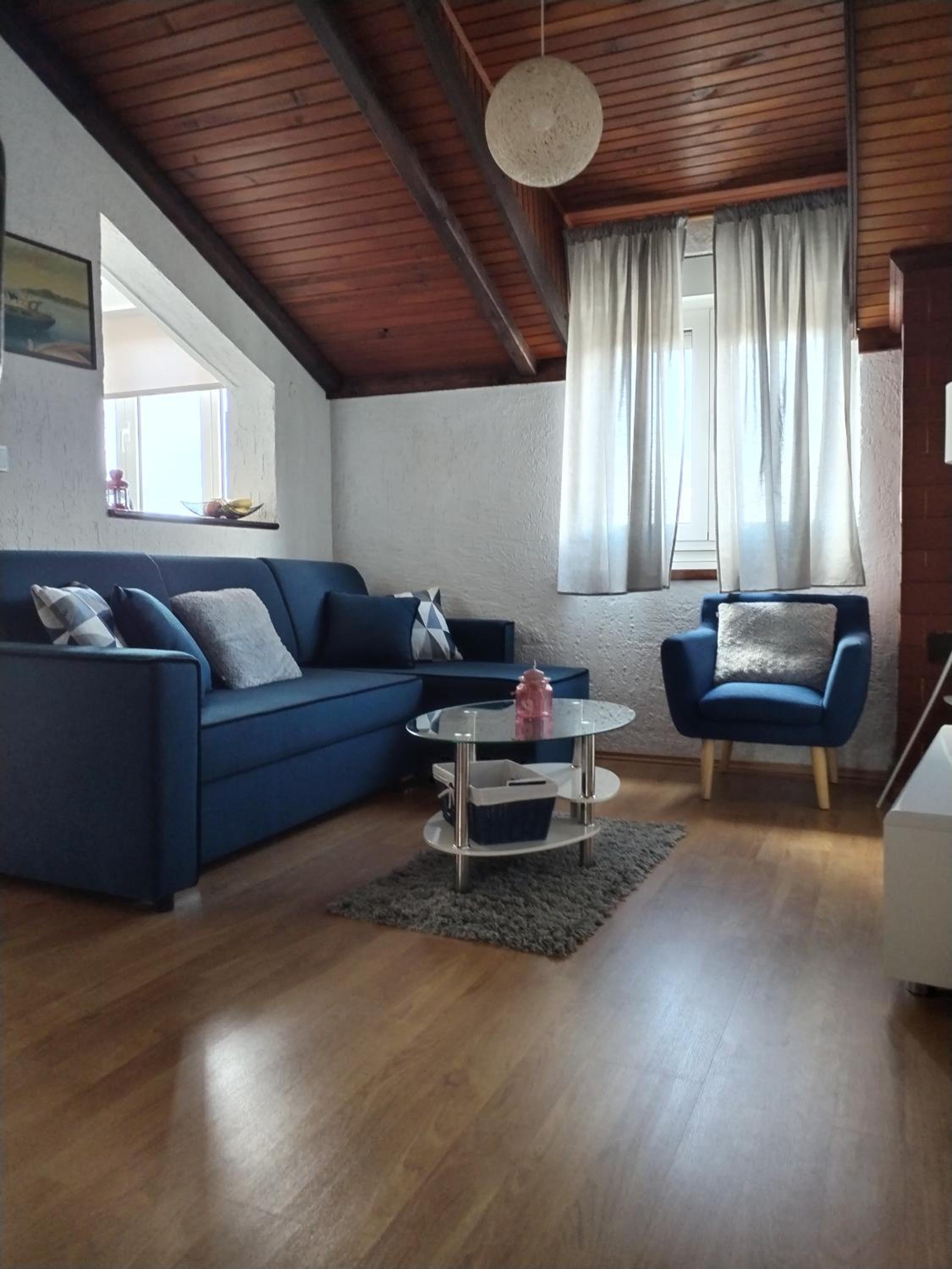 Apartment with Sea View - Photo 3