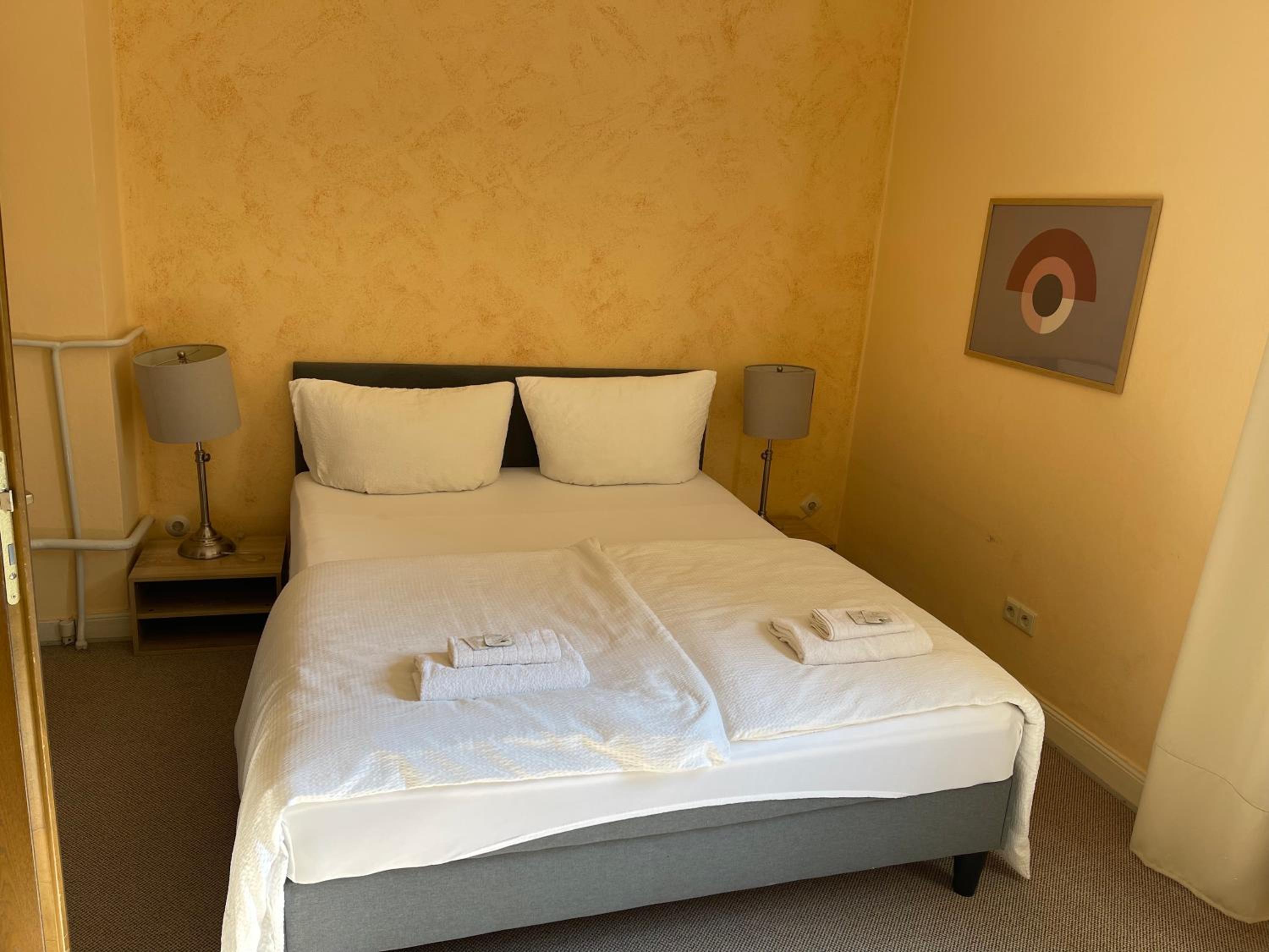 Budget Double Room photo 3