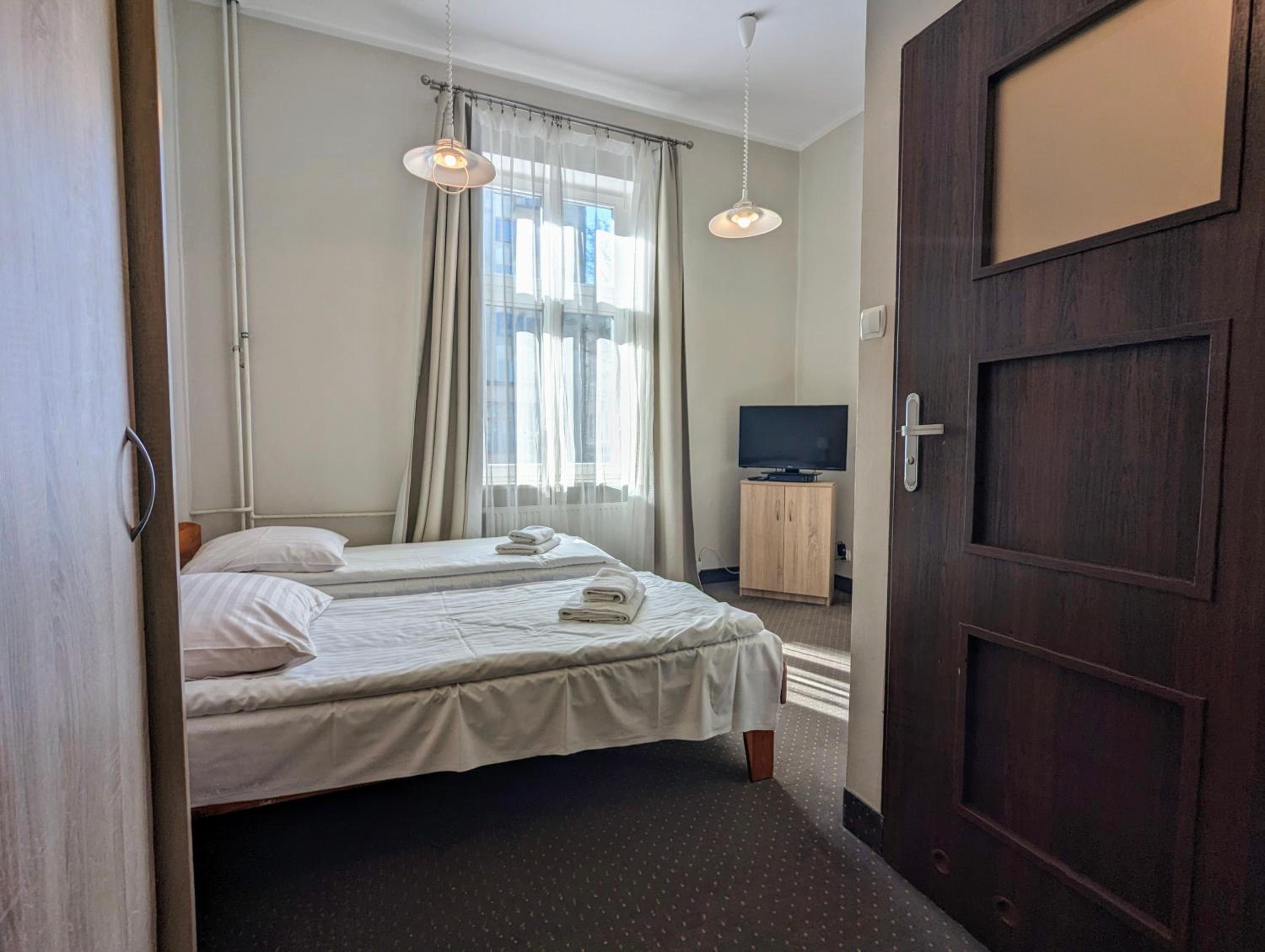 Double or Twin Room - Photo 4