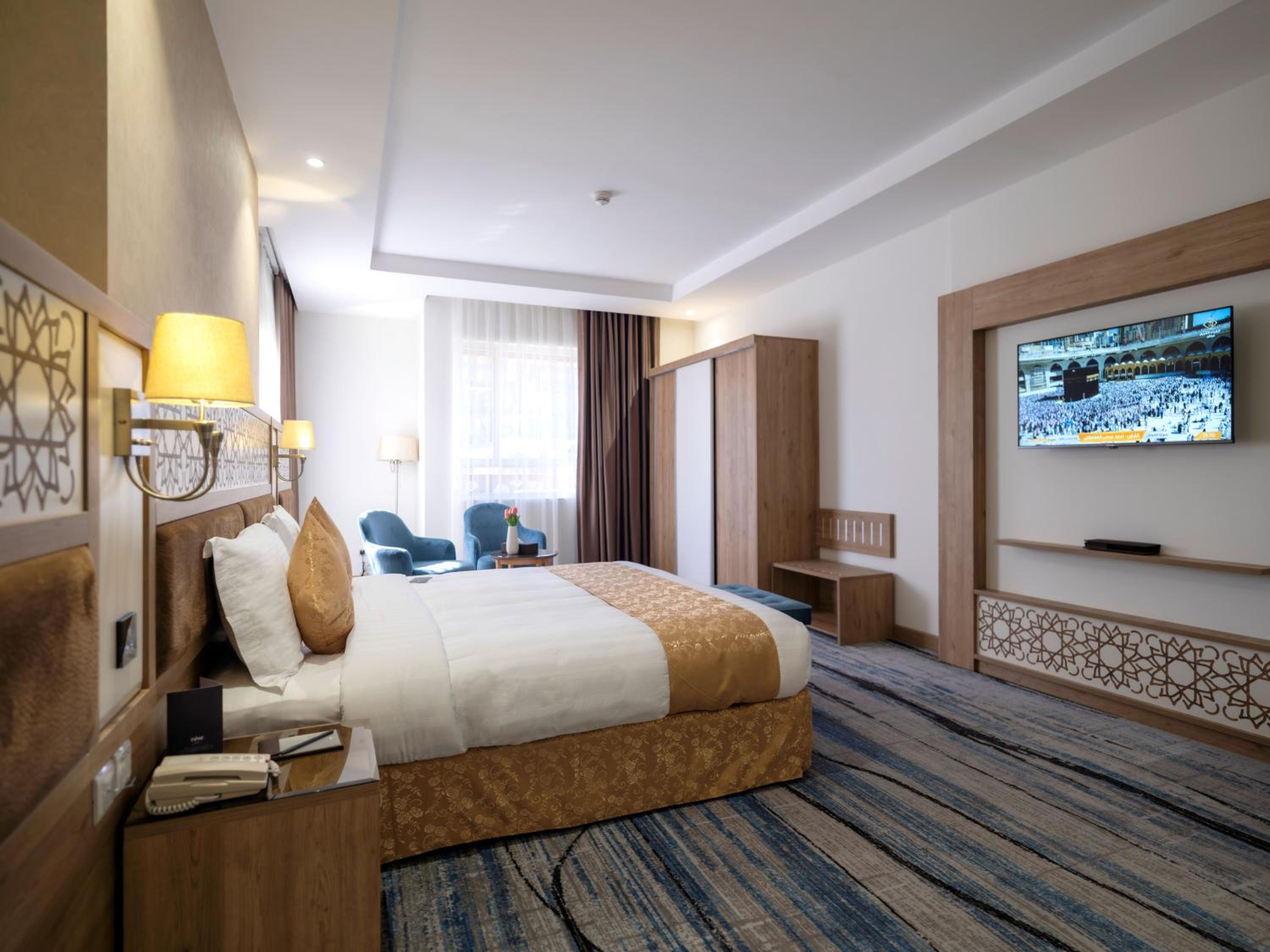Deluxe King Room - Photo 4